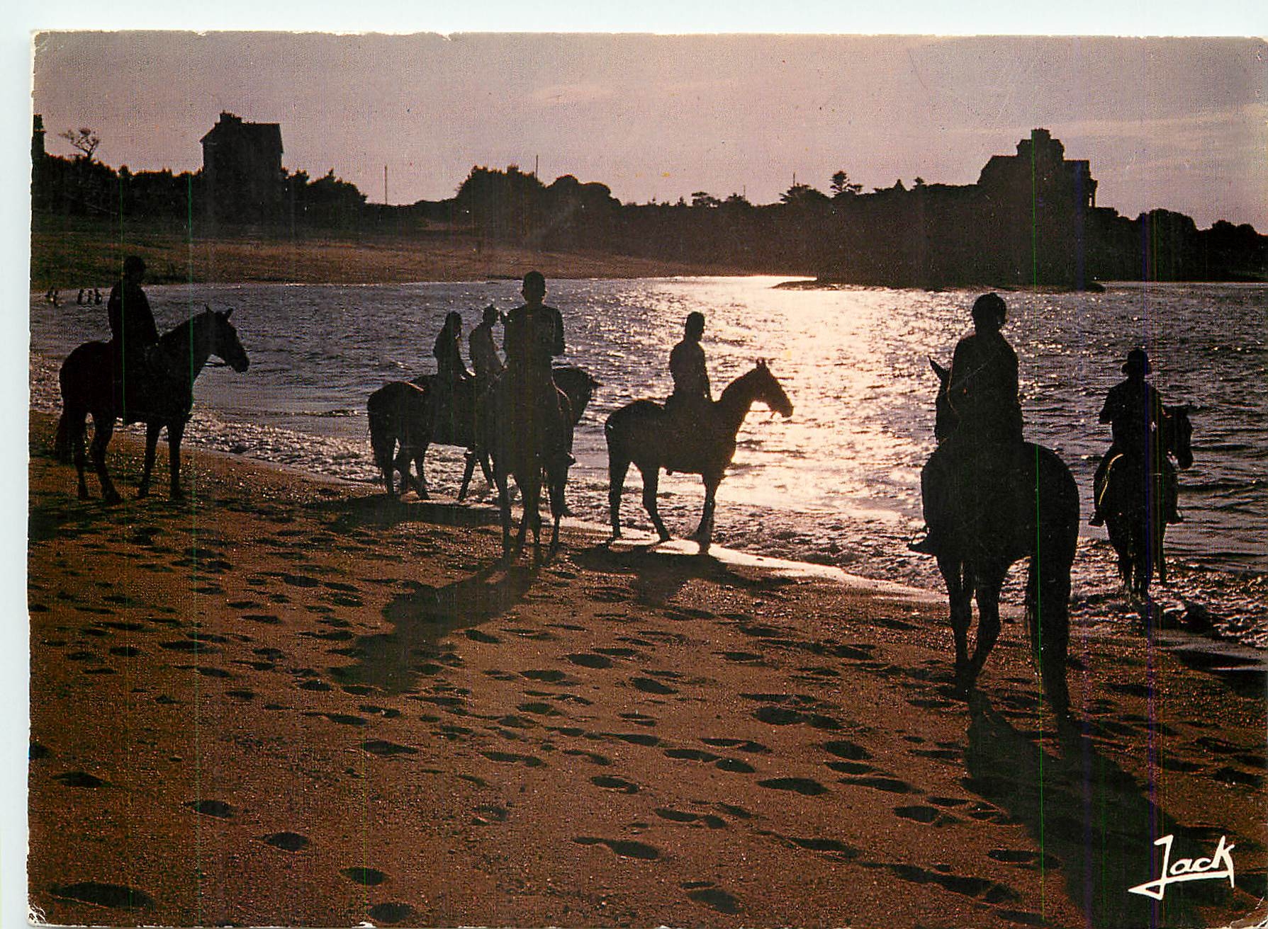 CPM Couleurs de Bretagne Promenade equestre au soleil couchant Chevaux