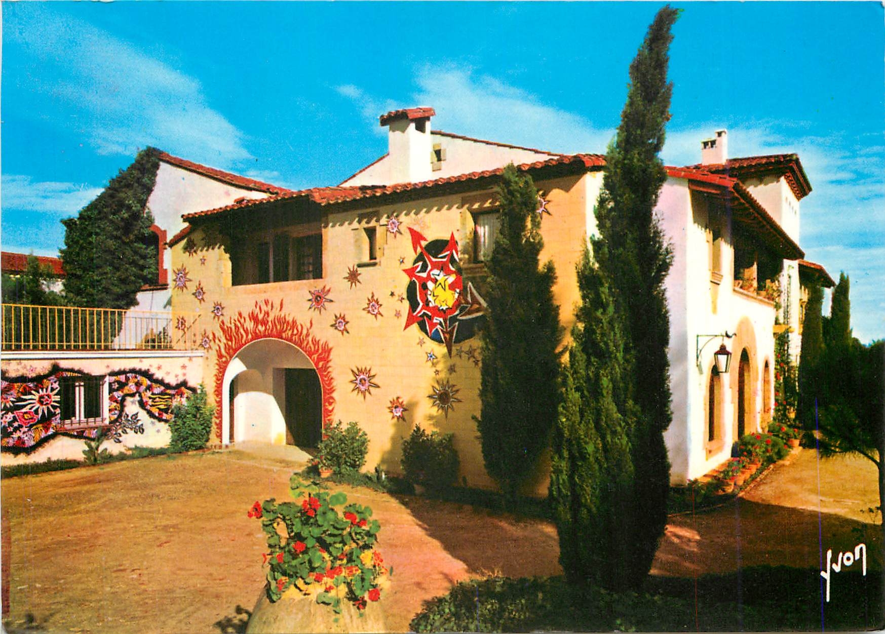 CPM Ceramique Decorative sur une des facades de Sant Vicens Perpignan Pyrenees Orientales 