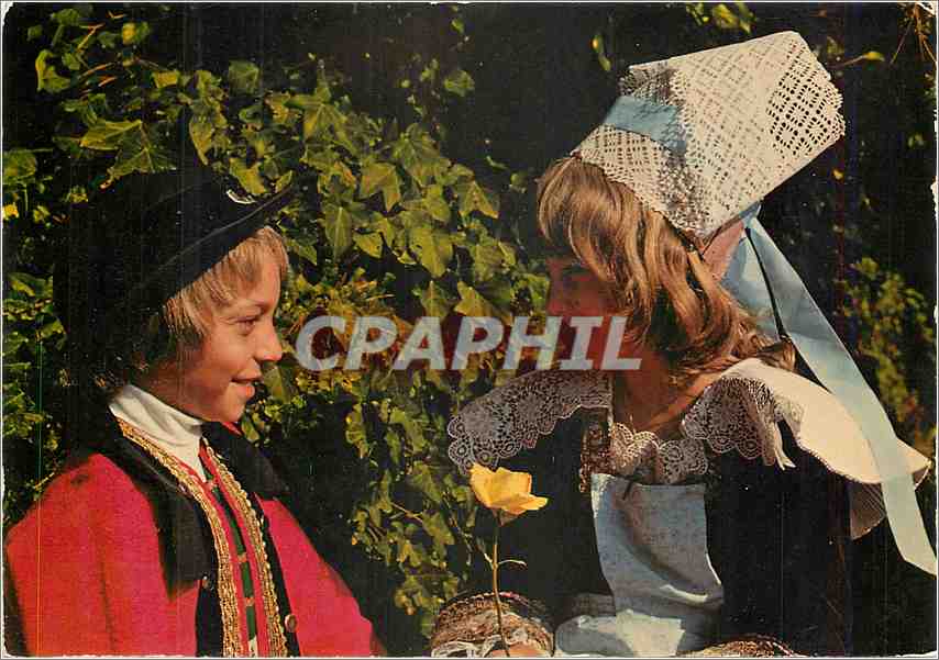 CPM Bretagne Enfants en costume 