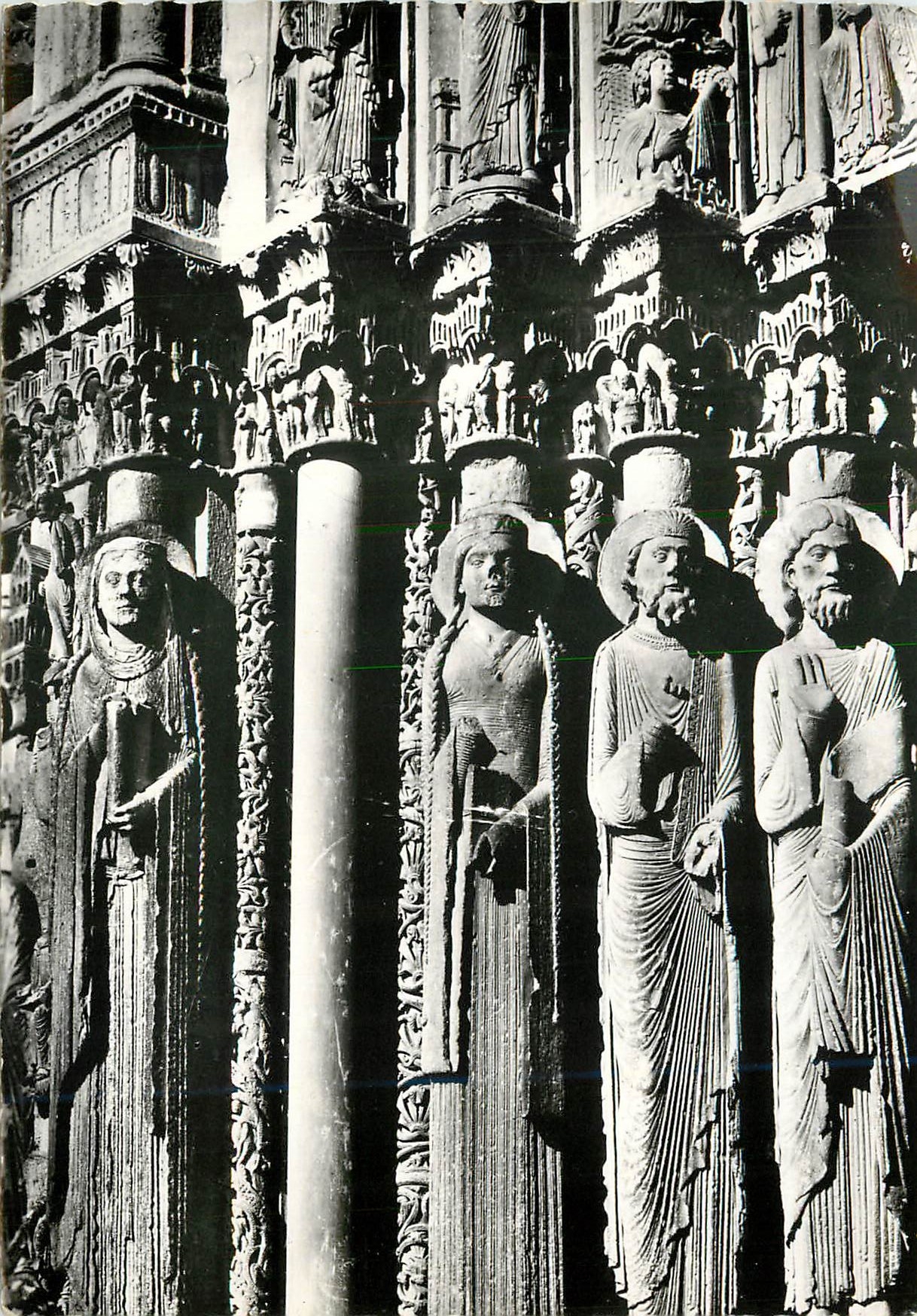CPM Chartres Les Celebres statues colonnes du Portail Royal 