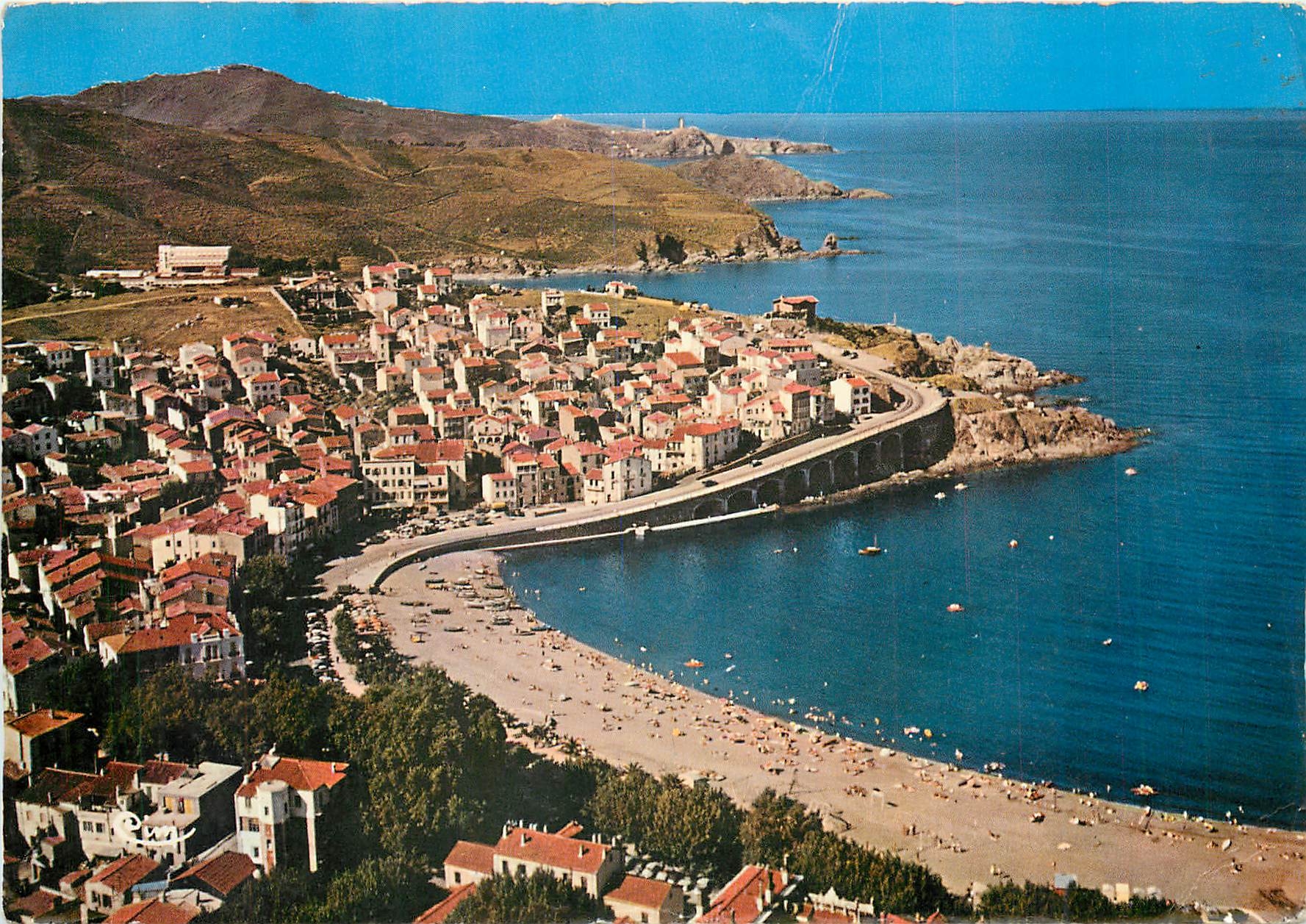 CPM Banyuls sur Mer Pyr Or Vue generale aerienne de la Ville Sa Plage et la Cote 