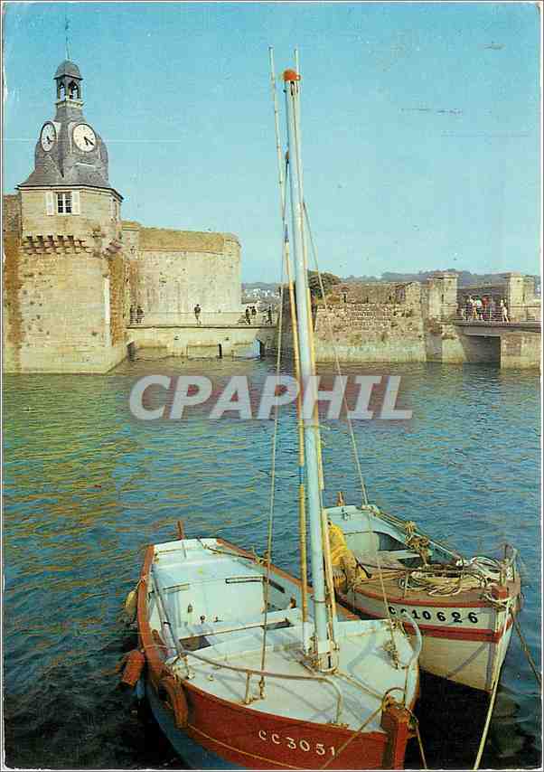 CPM Concarneau Sud Finistere Le Beffroi et les remparts 