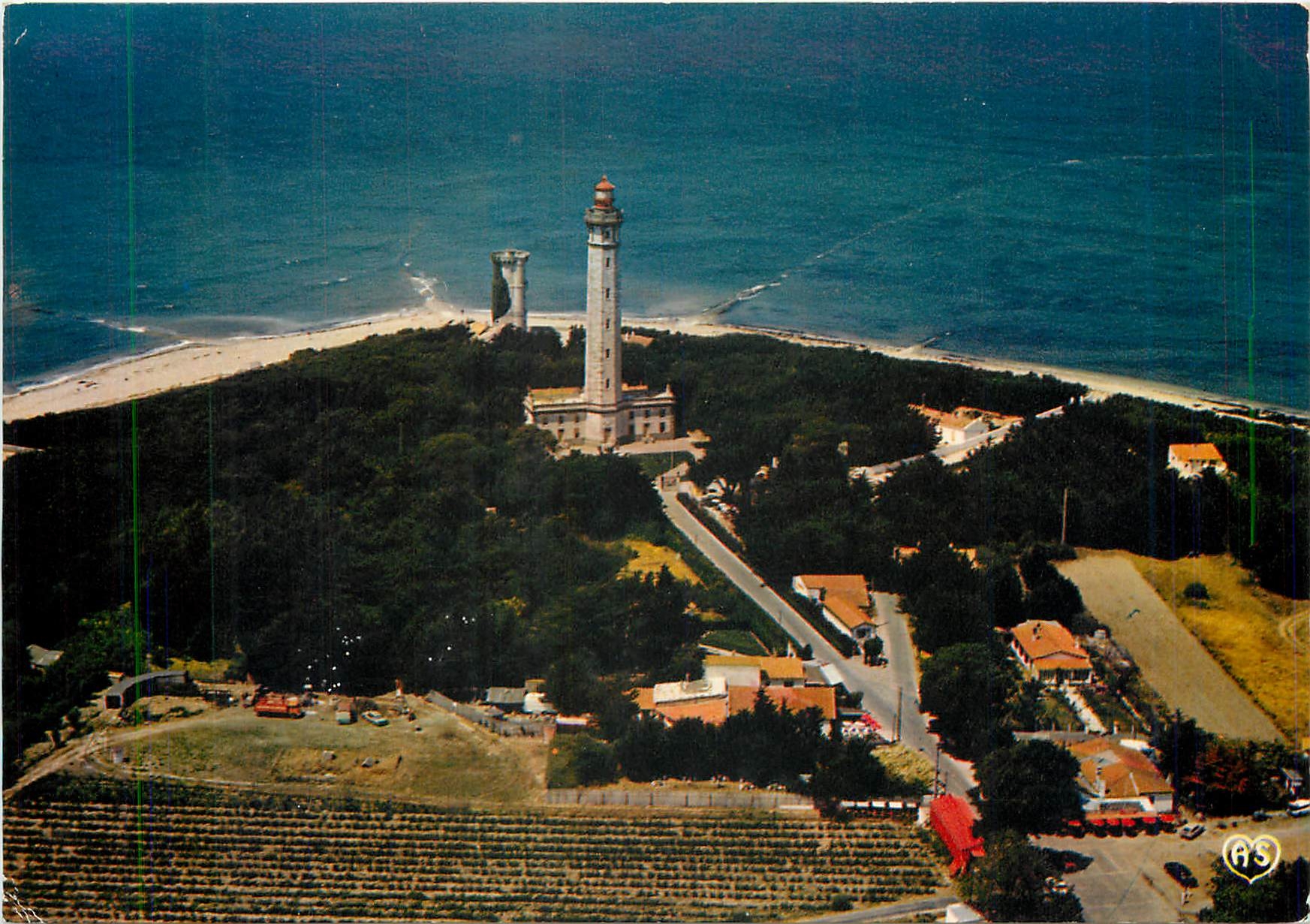 CPM Ile De Re Ch Mme Saint Clement des Baleines Vue d'Ensemble du Phare des Baleines 