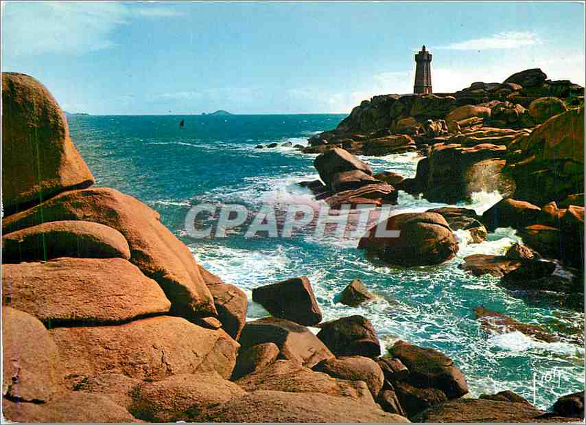 CPM La Bretagne Ploumanach Cotes du Nord Le Phare bati sur un massif de rochers 