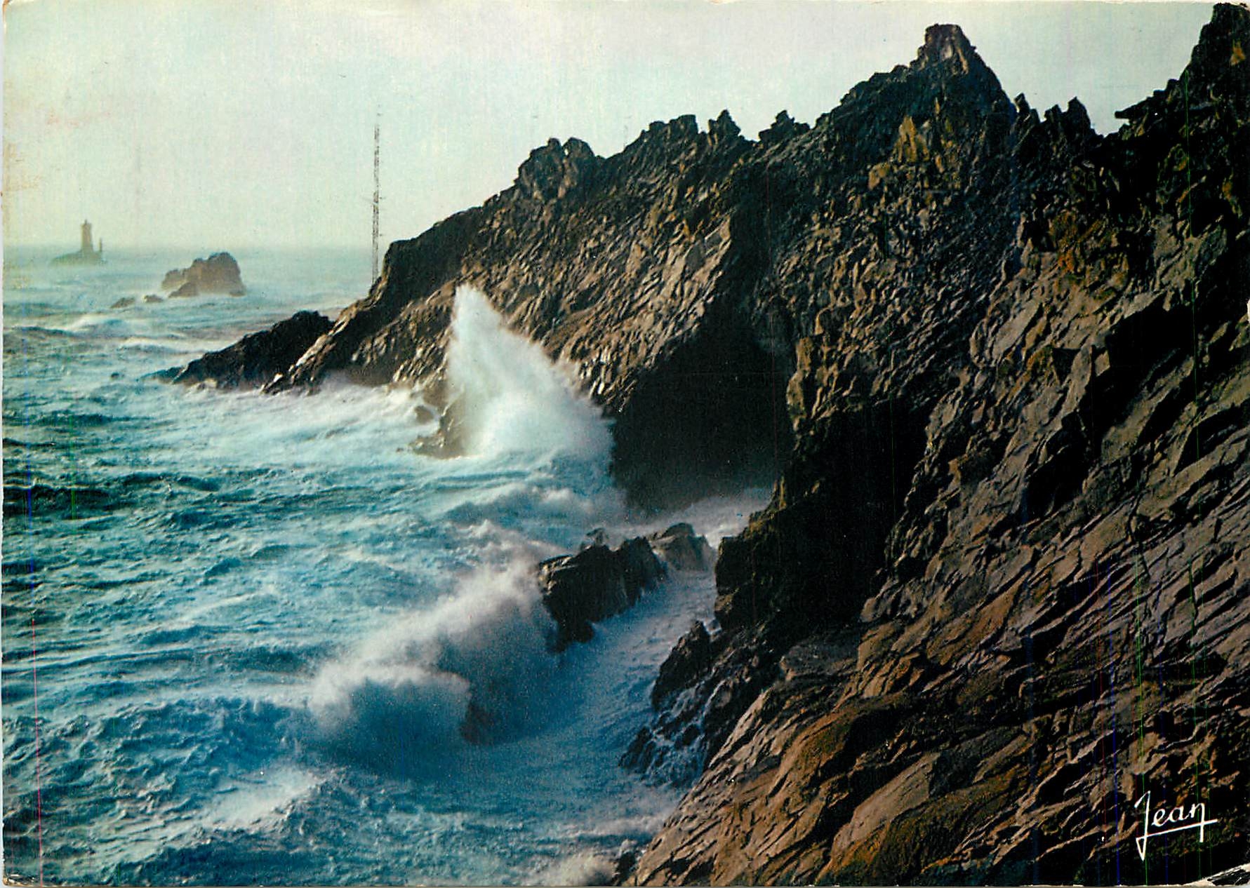 CPM La Bretagne Tempete d'Equinoxe sur la Pointe du Raz et le phare de la Vieille Sud Finistere 