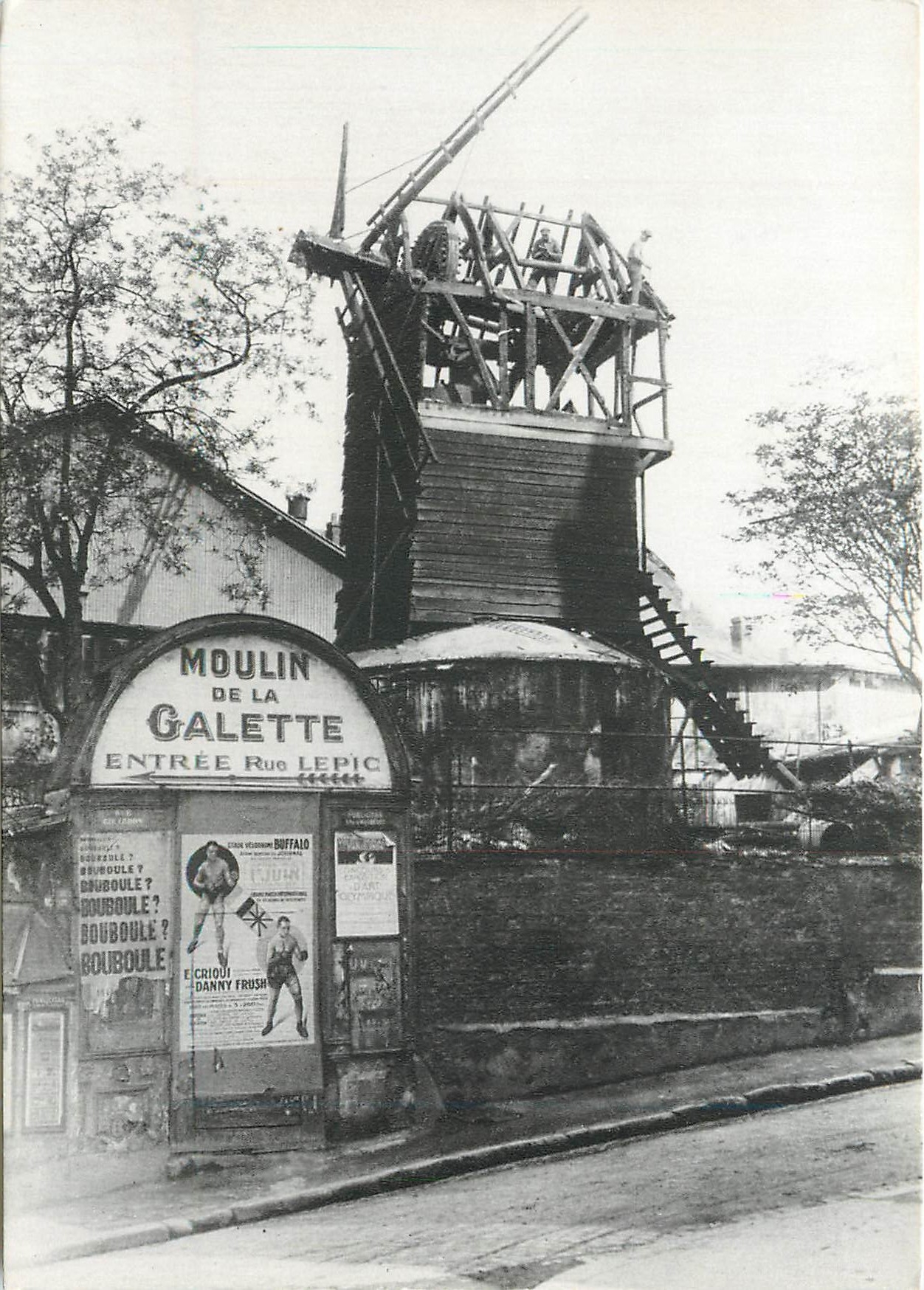 CPM Paris Montmartre Construction du Moulin de la Galette 
