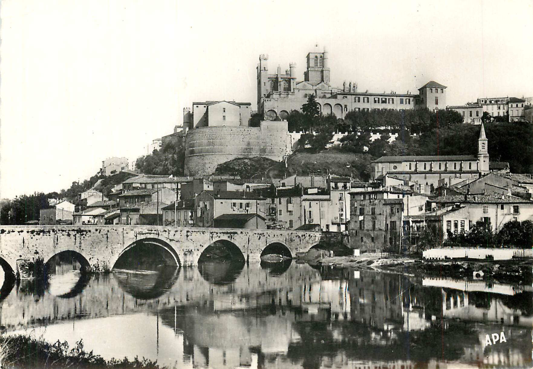 Beziers (Hérault) — Vue Générale et le Pont Vieux — éditeur APA