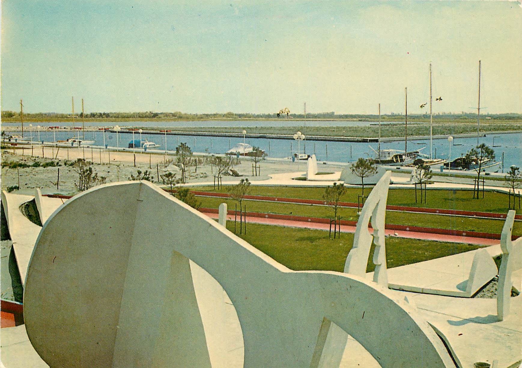 CPM Port Camargue Passage du Port Jardin des Sculptures 