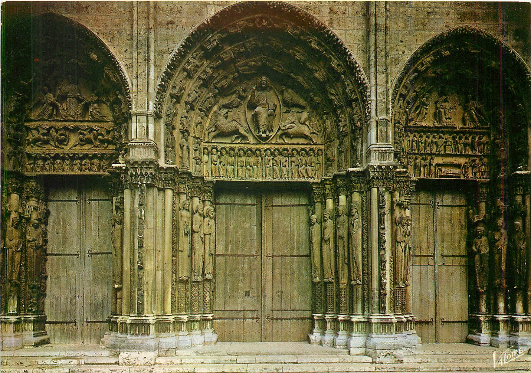 CPM Les Merveilles de Chartres Eure et Loir Le Portail royal de la Cathedrale 
