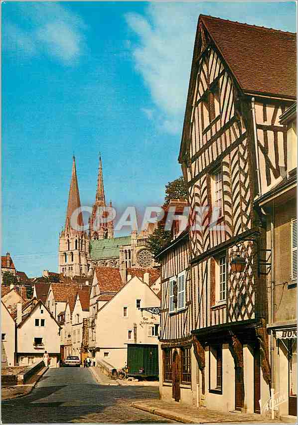 Chartres — Vieilles maisons rue Porte-Guillaume et les flèches de la cathédrale (XIIe siècle) — Éditions Valoire