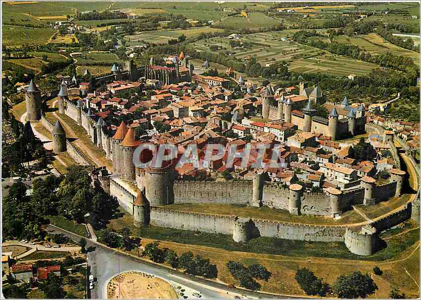 CPM La Cite de Carcassonne Aude Vue generale par avion de la cite medievale 