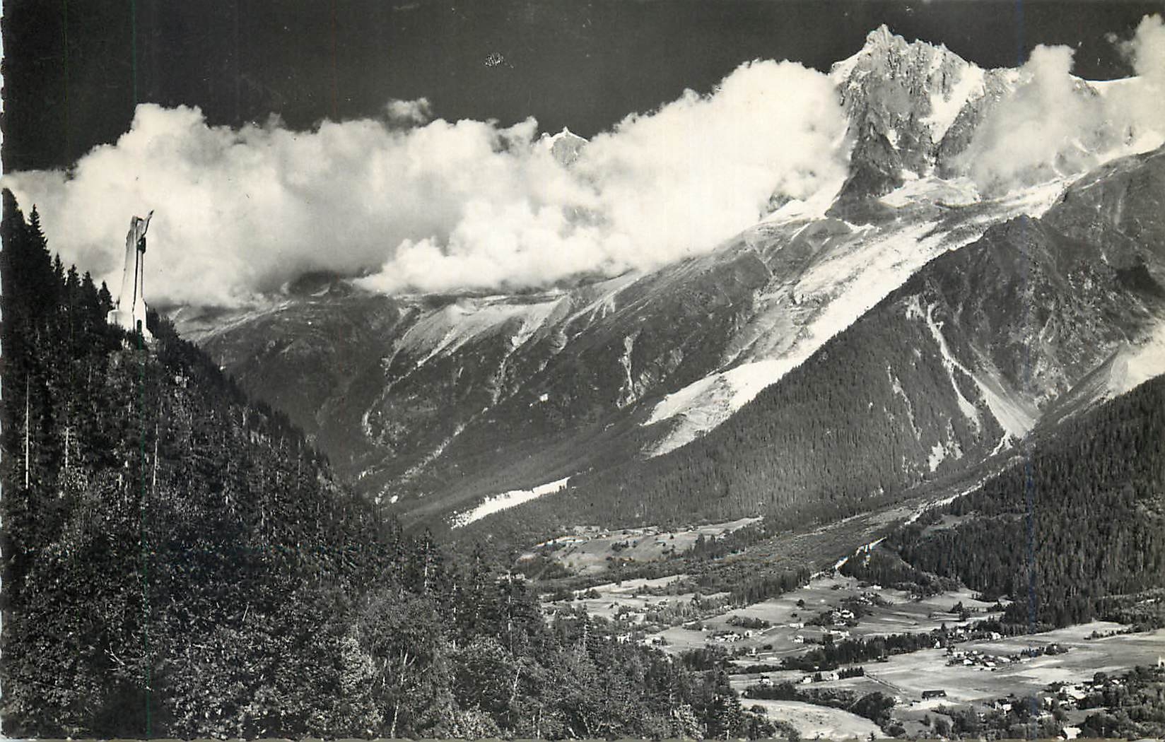 CPM Les Houches Mont Blanc Haute Savoie Vue generale 