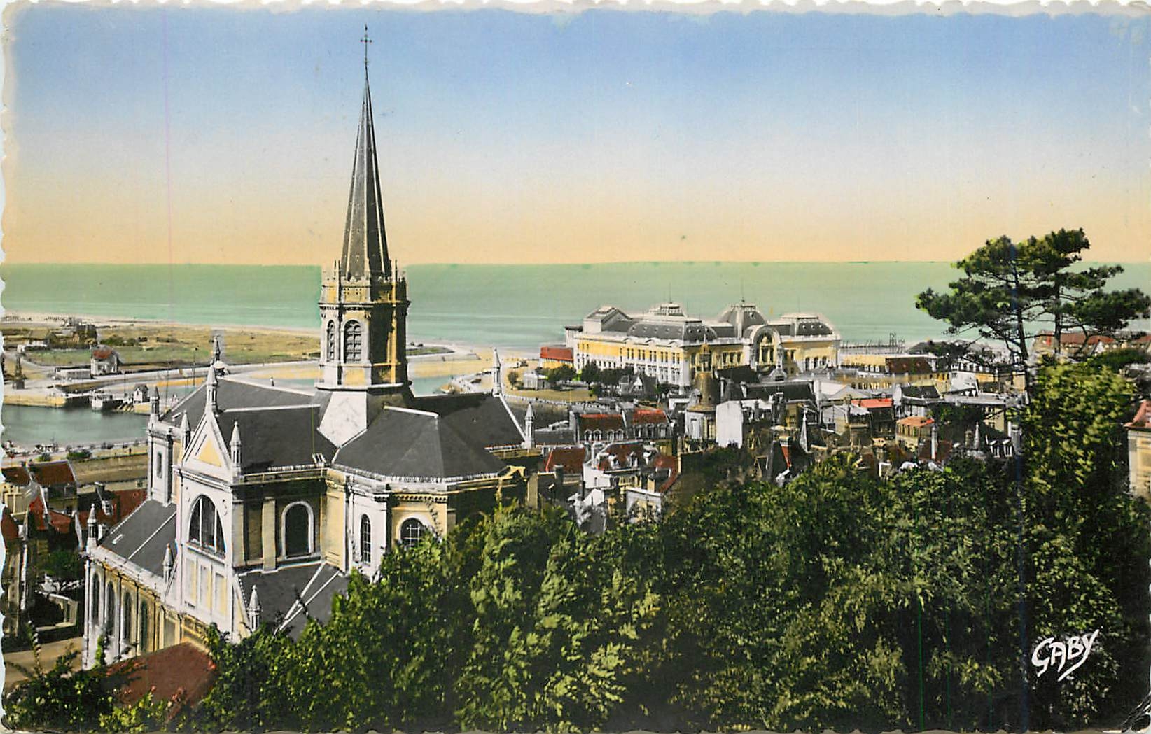 CPM Trouville Deauville Calvados Vue d'Ensemble l'Eglise et le Casino 
