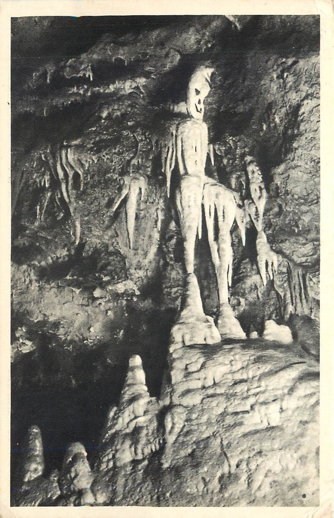 CPM Les Grottes de Saint Cezaire pres Grasse AM 