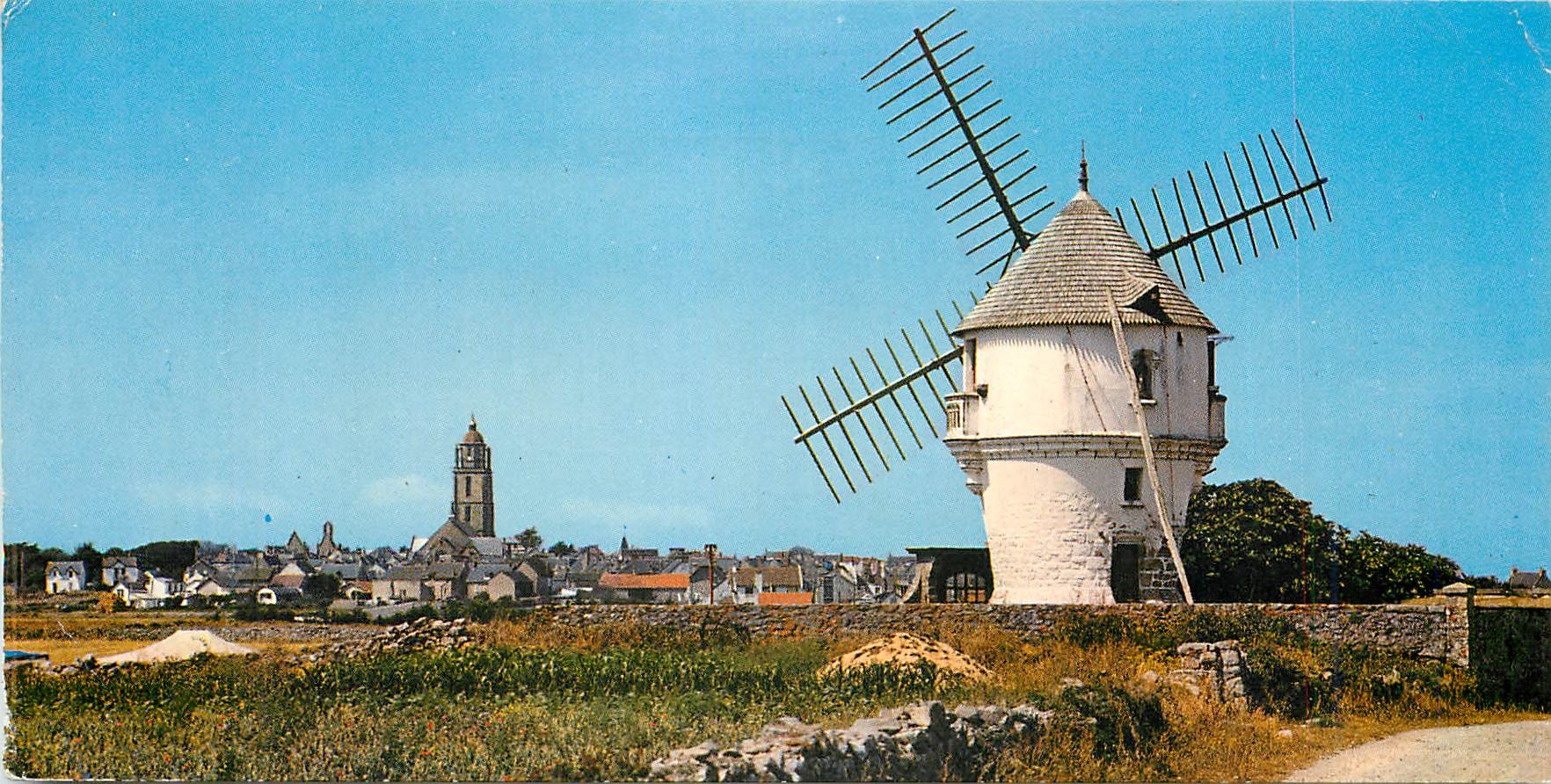 CPM La Cote d'Amour Loire Atlantique Le Moulin de la Masse et le Bourg de Batz 