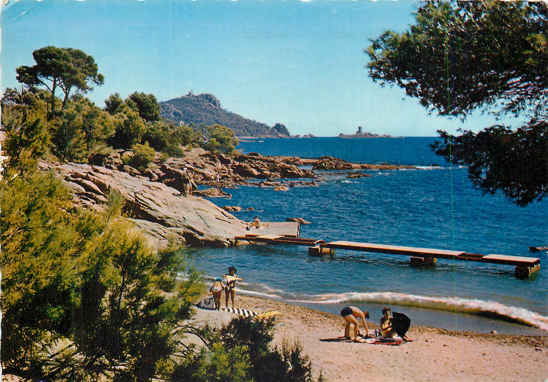 CPM Boulouris Var Les Calanques au loin le Dramont et l'Ile d'Or 