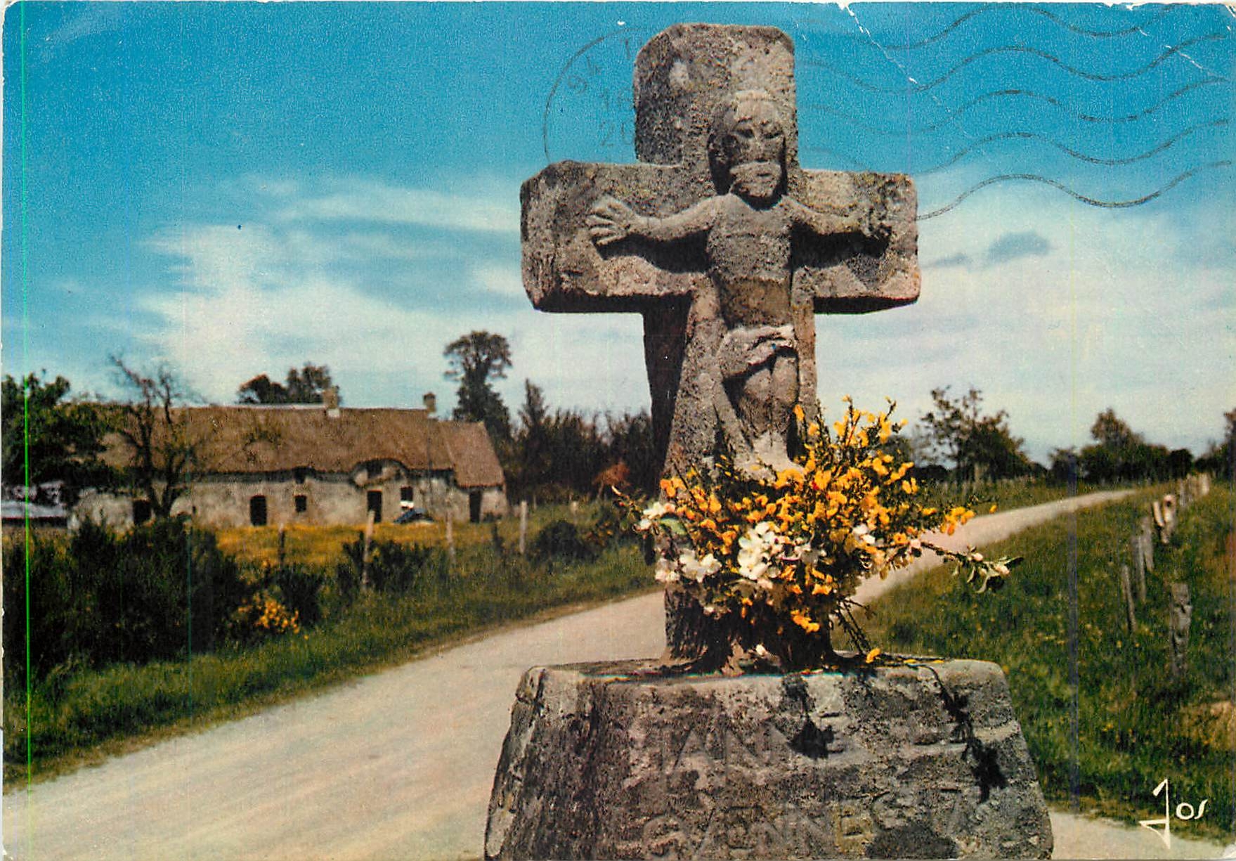 Crucifix en pierre — Calvaire sur la route de Sainte-Anne-d'Auray — Art Jos