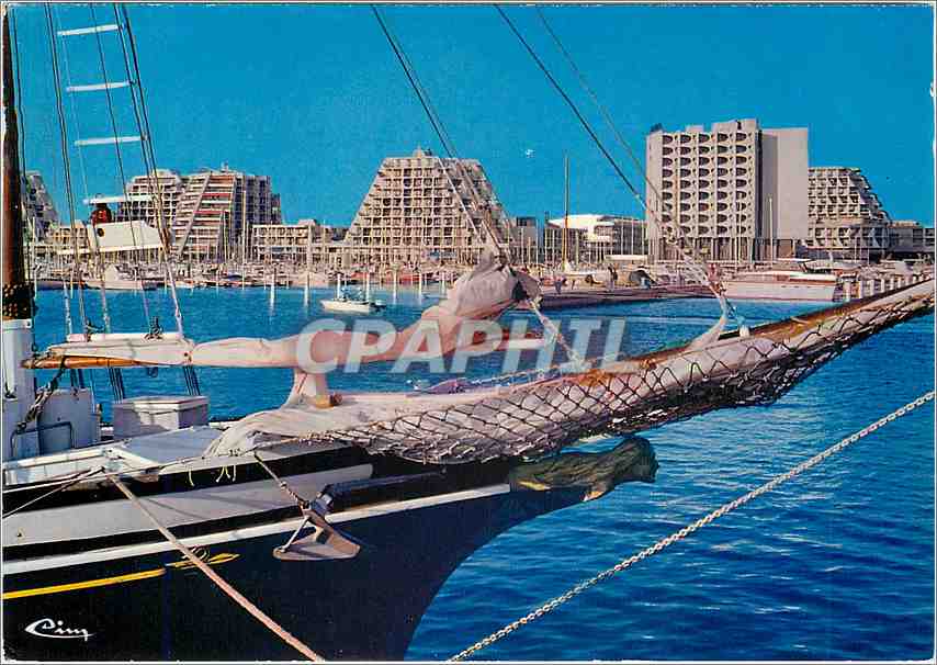 CPM La Grande Motte Herault Le port de plaisance 