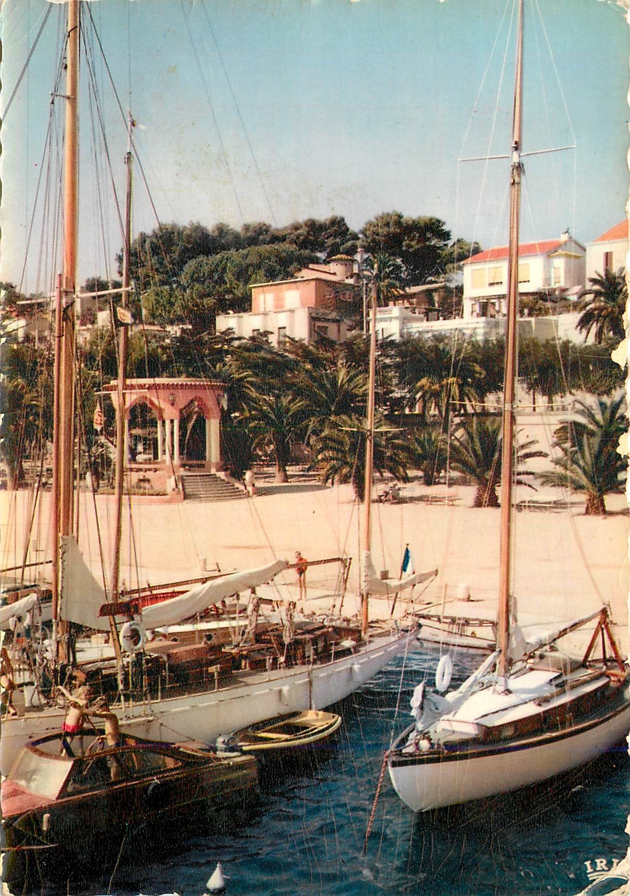 CPM Bandol Var Un Coin du Port Bateaux