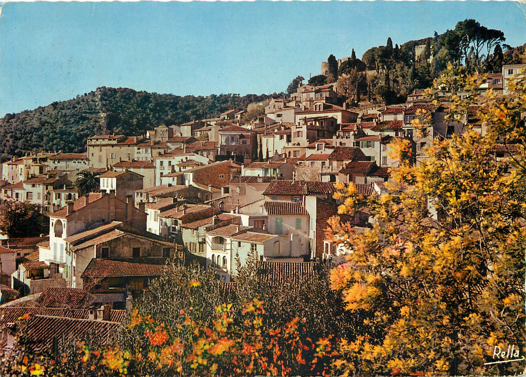 CPM Bormes les Mimosas Var Le bourg superieur et au faite de la colline 