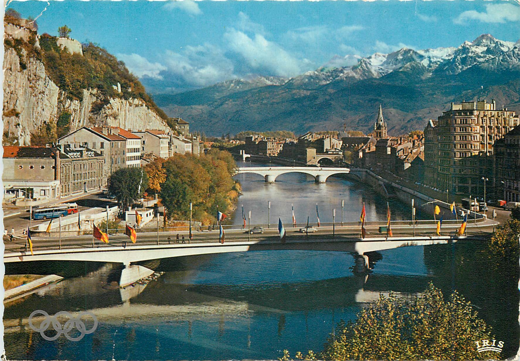 Grenoble — L'Isère, le Pont de la Porte de France et le Rocher de la Bastille — Éditions Hachette