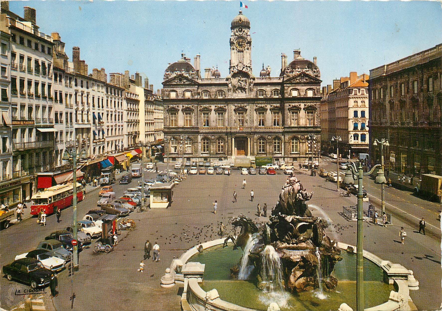 CPM Lyon Rhone Place des Terreaux 