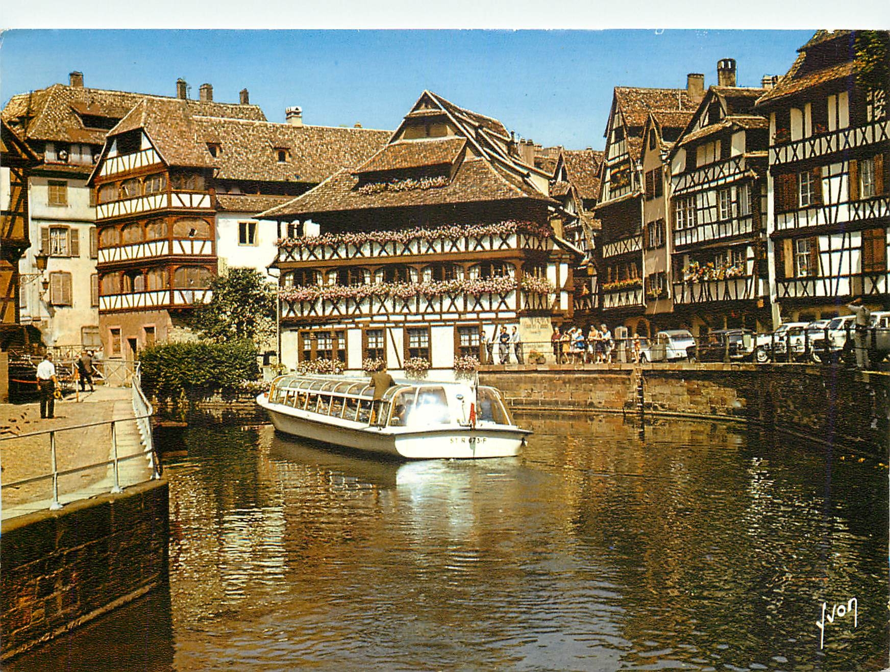 CPM Strasbourg Bas Rhin La Petite France avec la Maison des Tanneurs Bateau