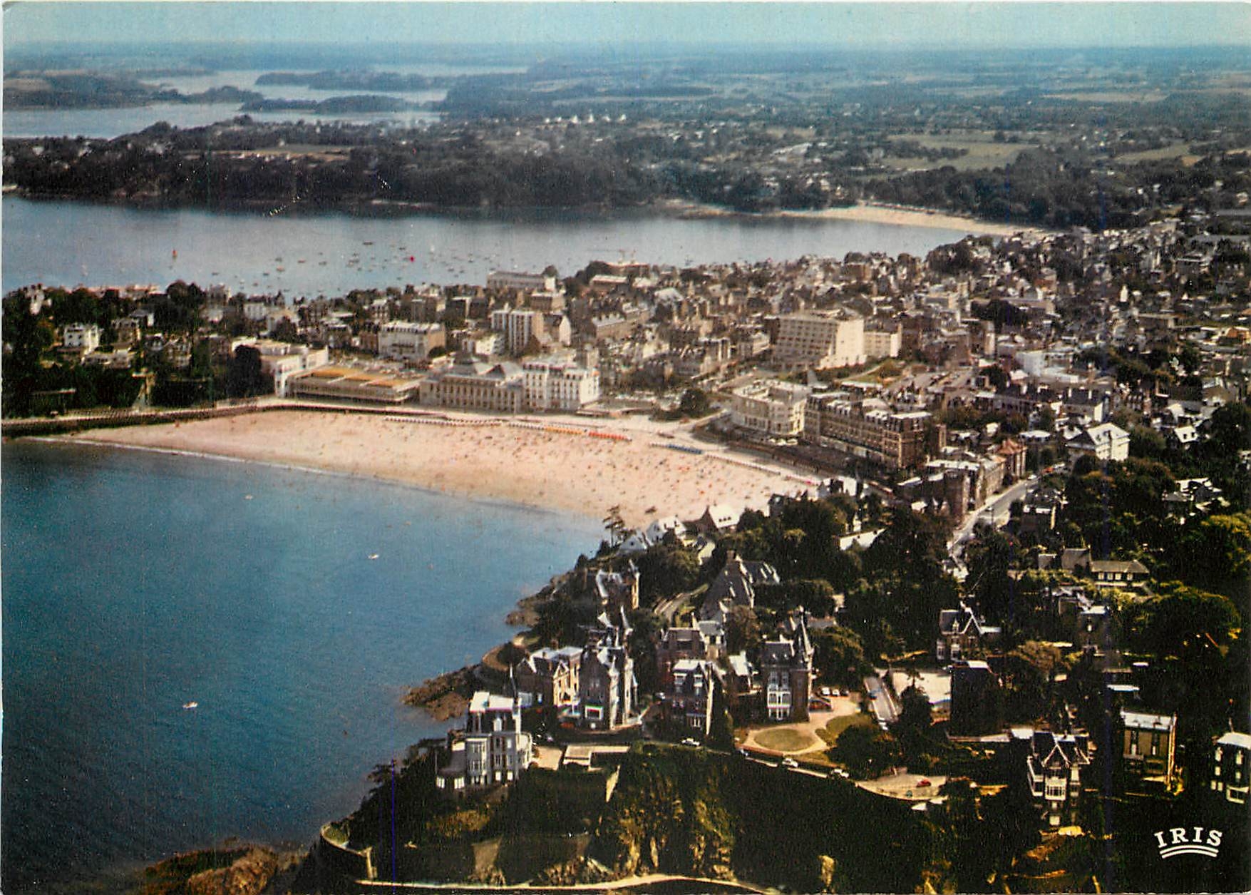 CPM Dinard Cote d'Emeraude La Malouine la plage de l'Ecluse et le Prieure 
