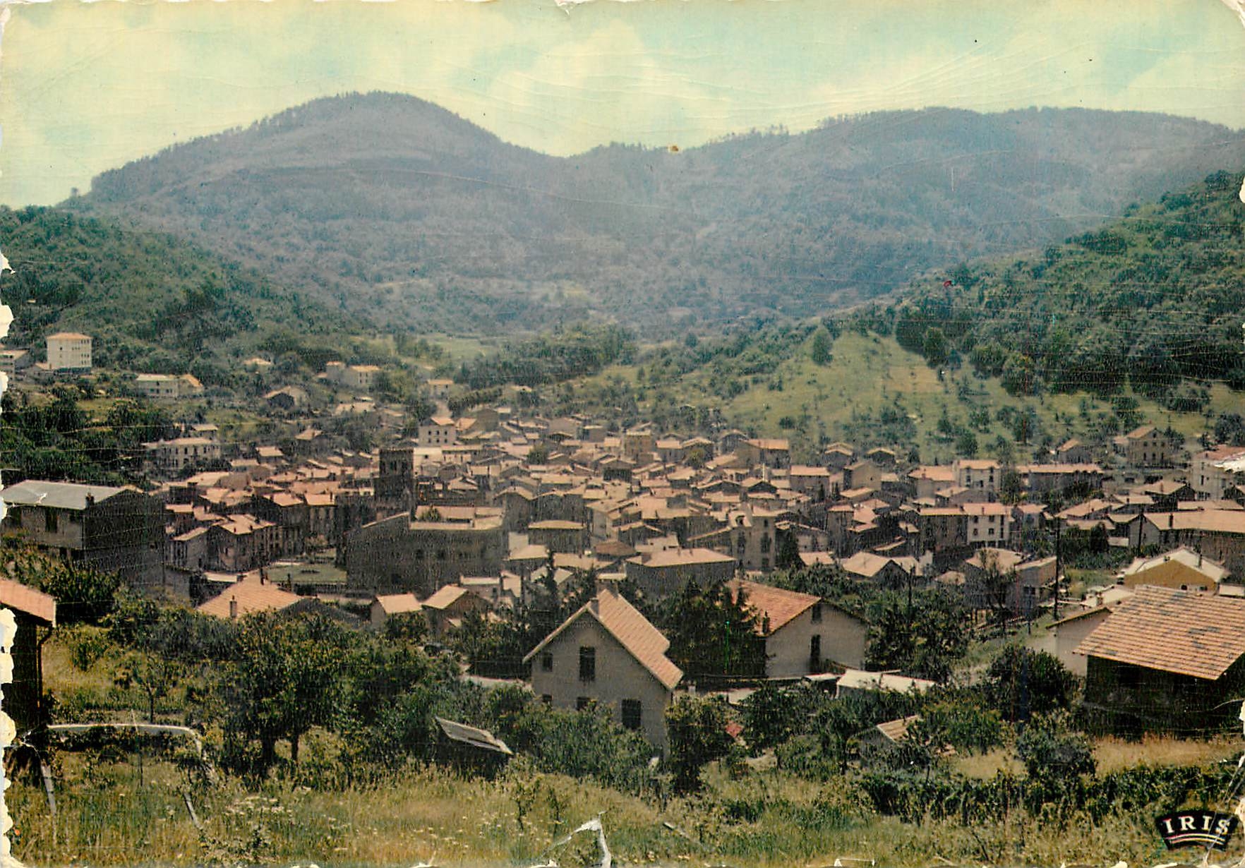 CPM Royat P de D Station du Coeur Vue prise du Paradis sur le vieux Royat 