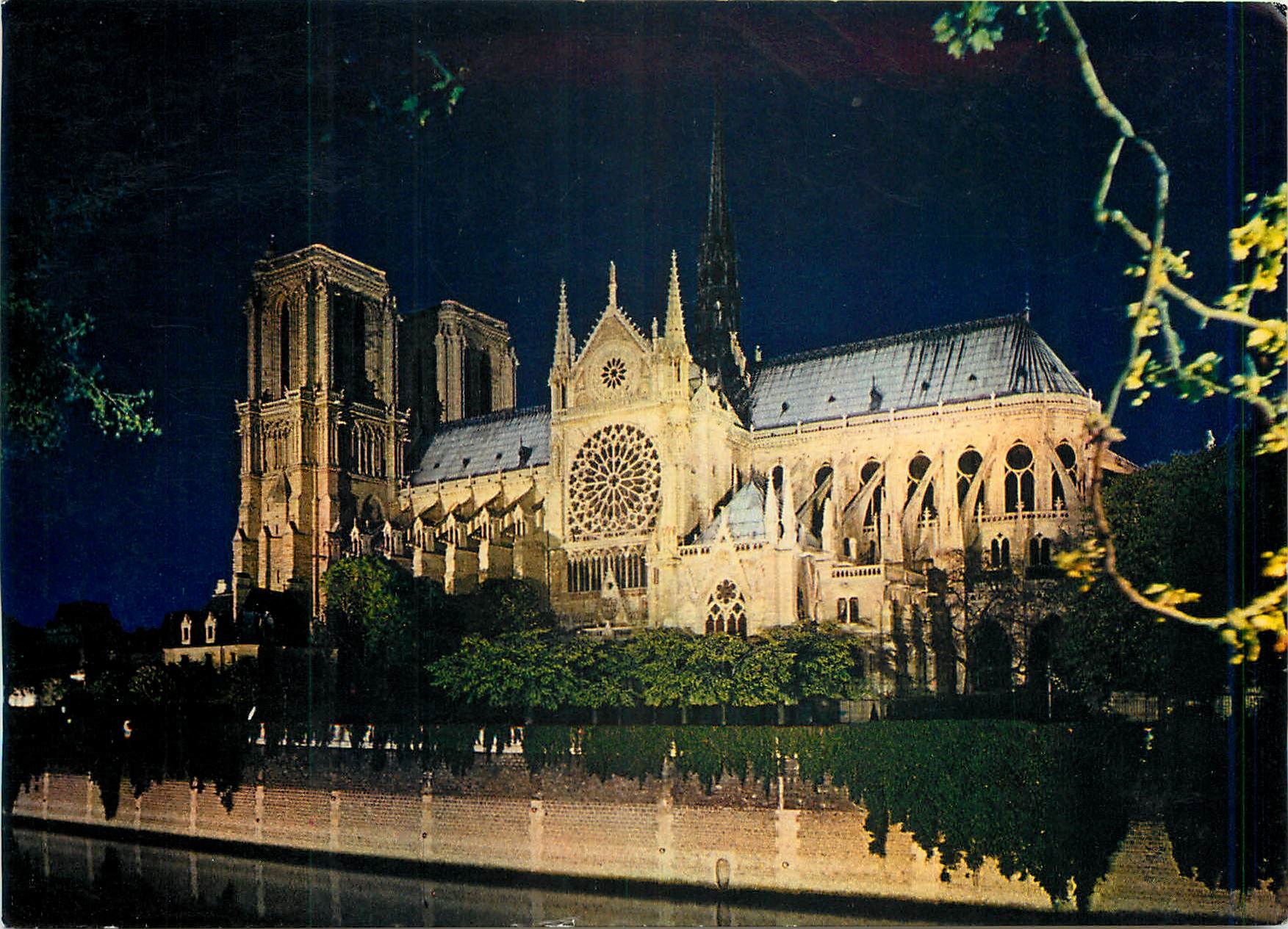 CPM Paris Notre Dame Illuminee 