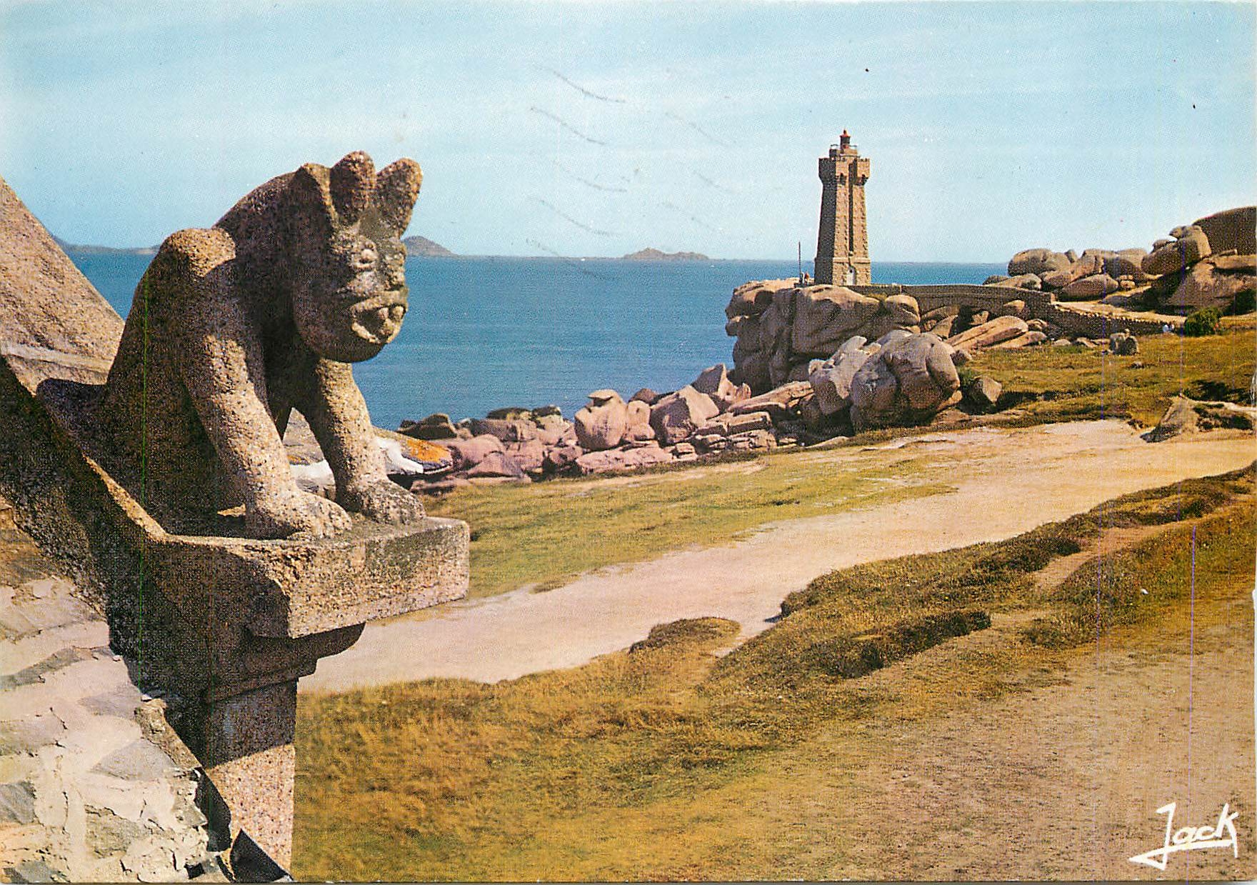 CPM La Cote de granit rose Ploumanach Le Phare 