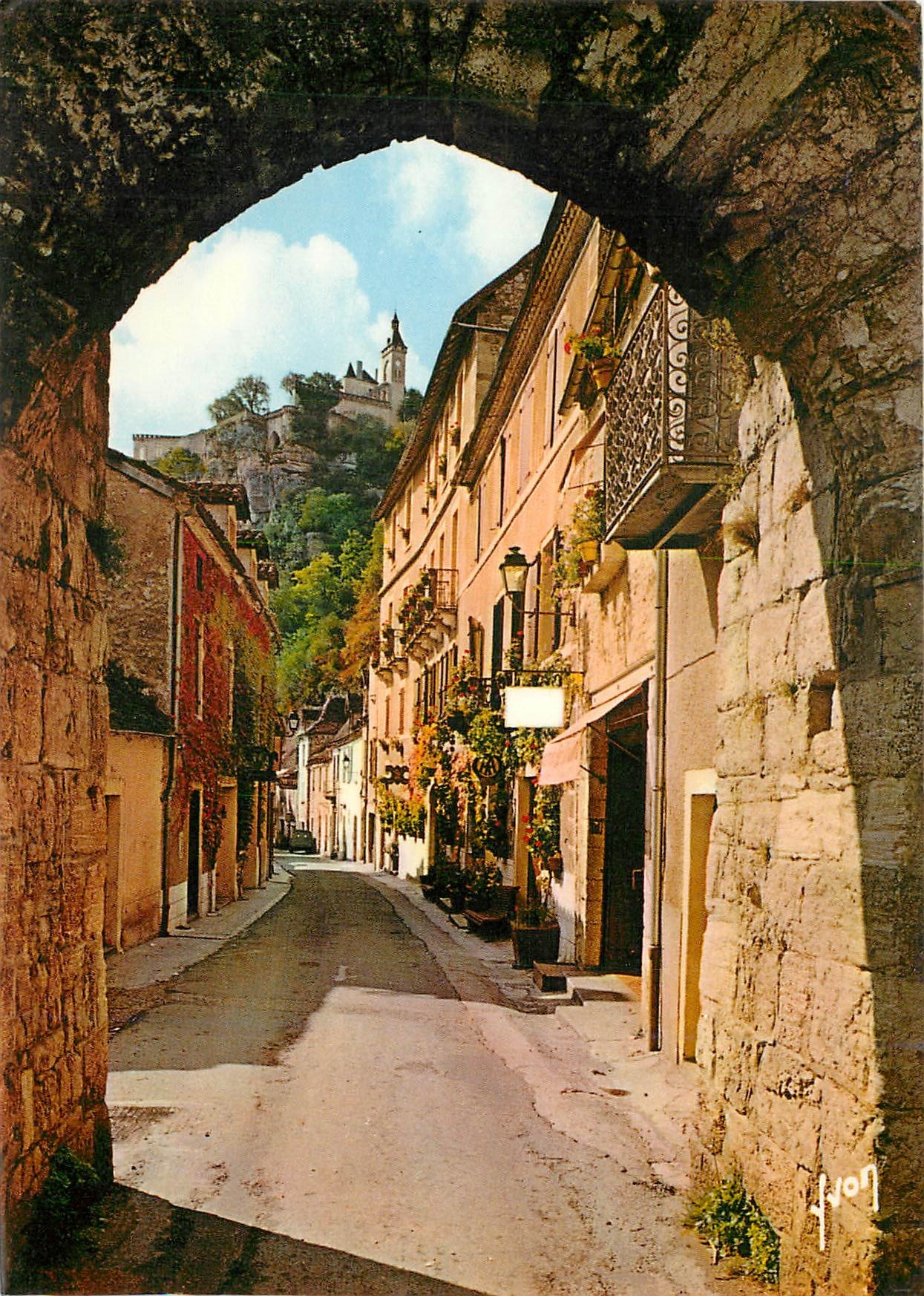 CPM Rocamadour Lot Site de France La Rue Roland le Preux et la Porte du Figuier 