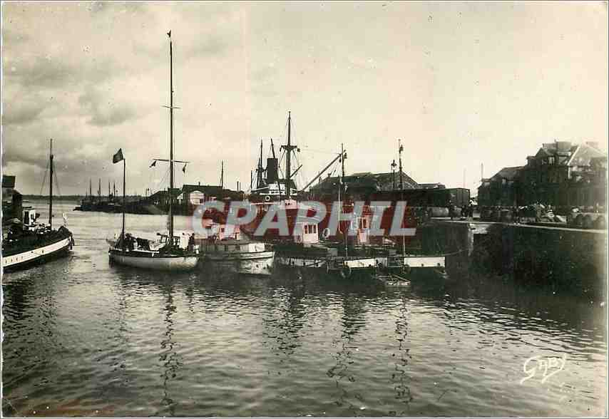 CPM Lorient Morbihan Un coin du Port Bateaux