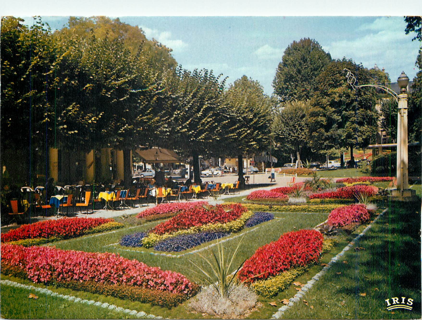 CPM Aix les Bains Parc des Thermes La Rotonde et son tapis fleuri 