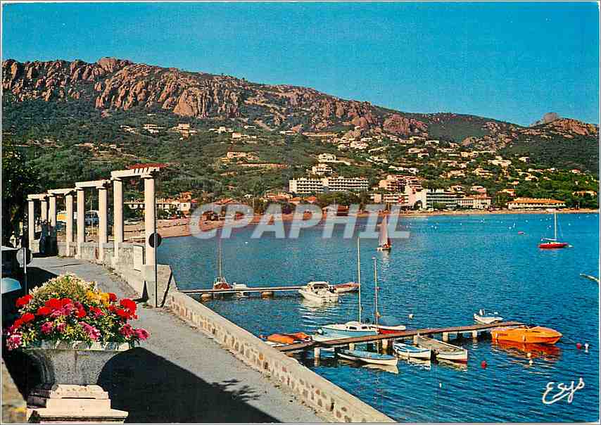 CPM La Cote d'Azur Varoise Agay Var Le port et la plage 