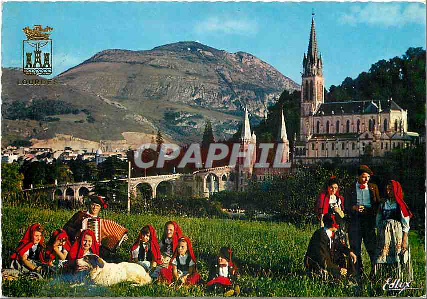 CPM CM Les Pyrenees Folklore Bigourdan Les Chanteurs Montagnards de Lourdes Folklore