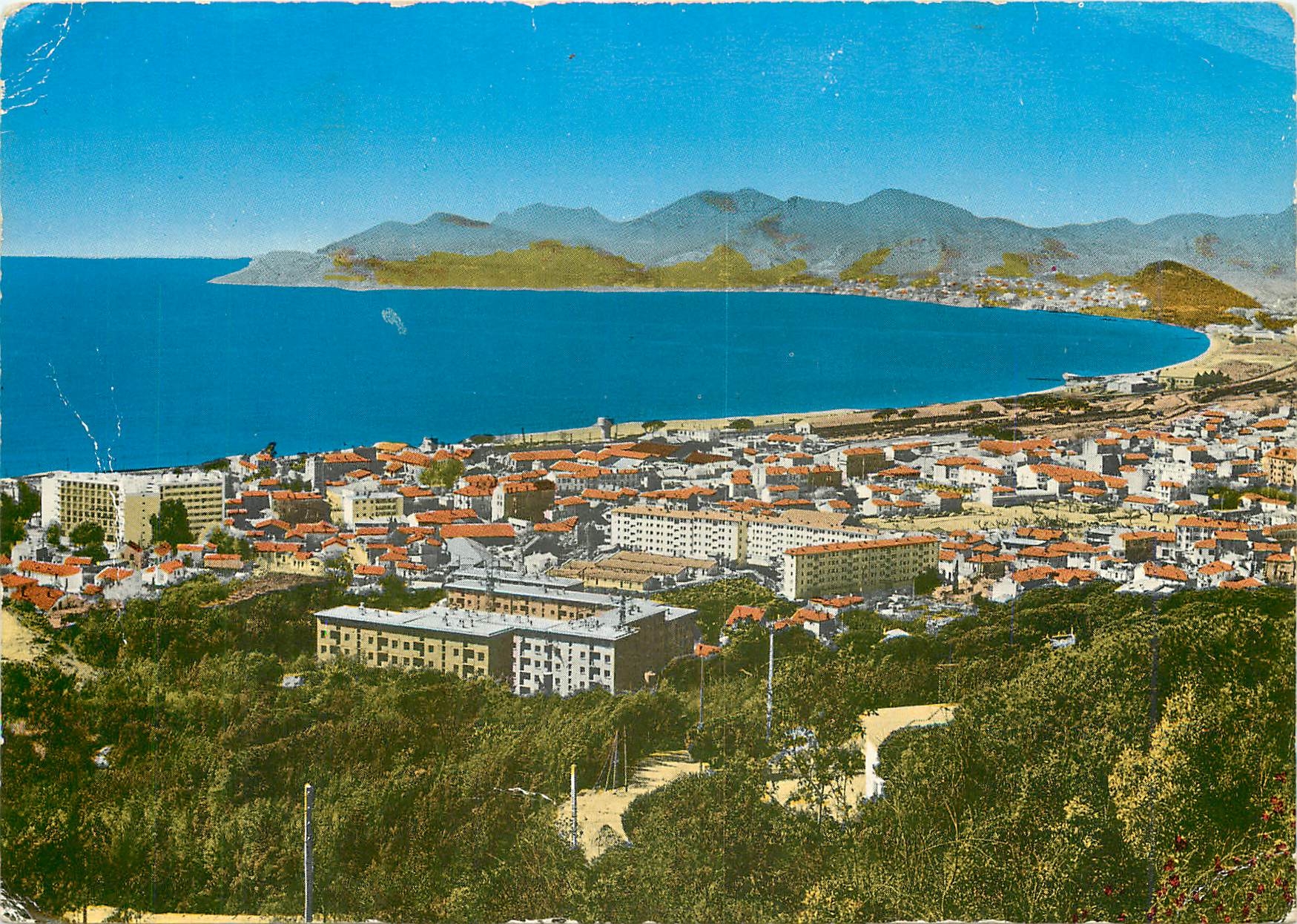 CPM Cote d'Azur Cannes La Bocca Vue panoramique La Baie de La Napoule 