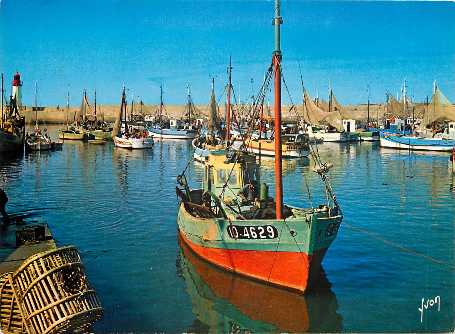 CPM L'Ile d'Oleron La Cotiniere Ch M Un aspect du Port Bateaux