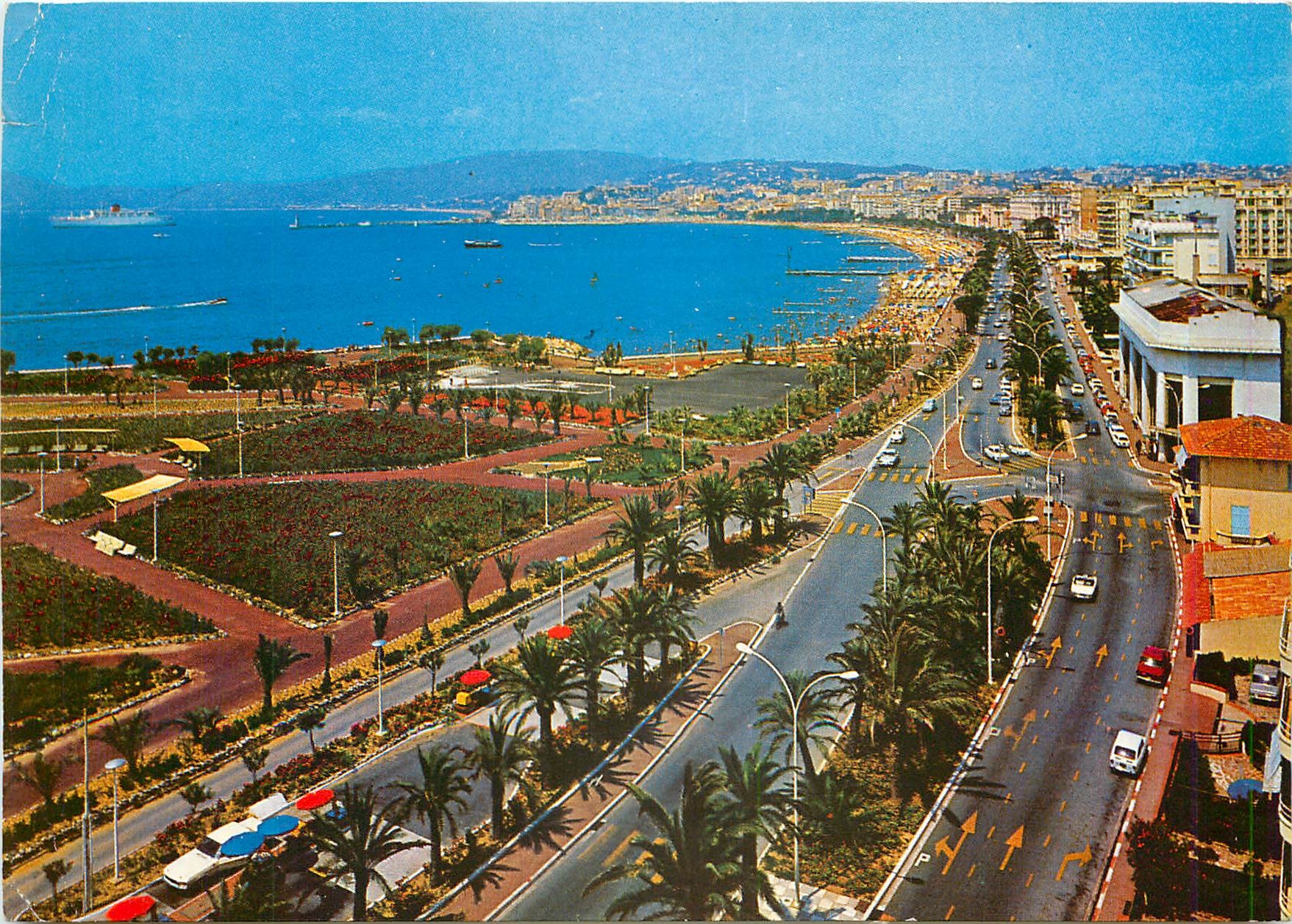 CPM Cannes La Croisette Vue generale vers le Suquet 