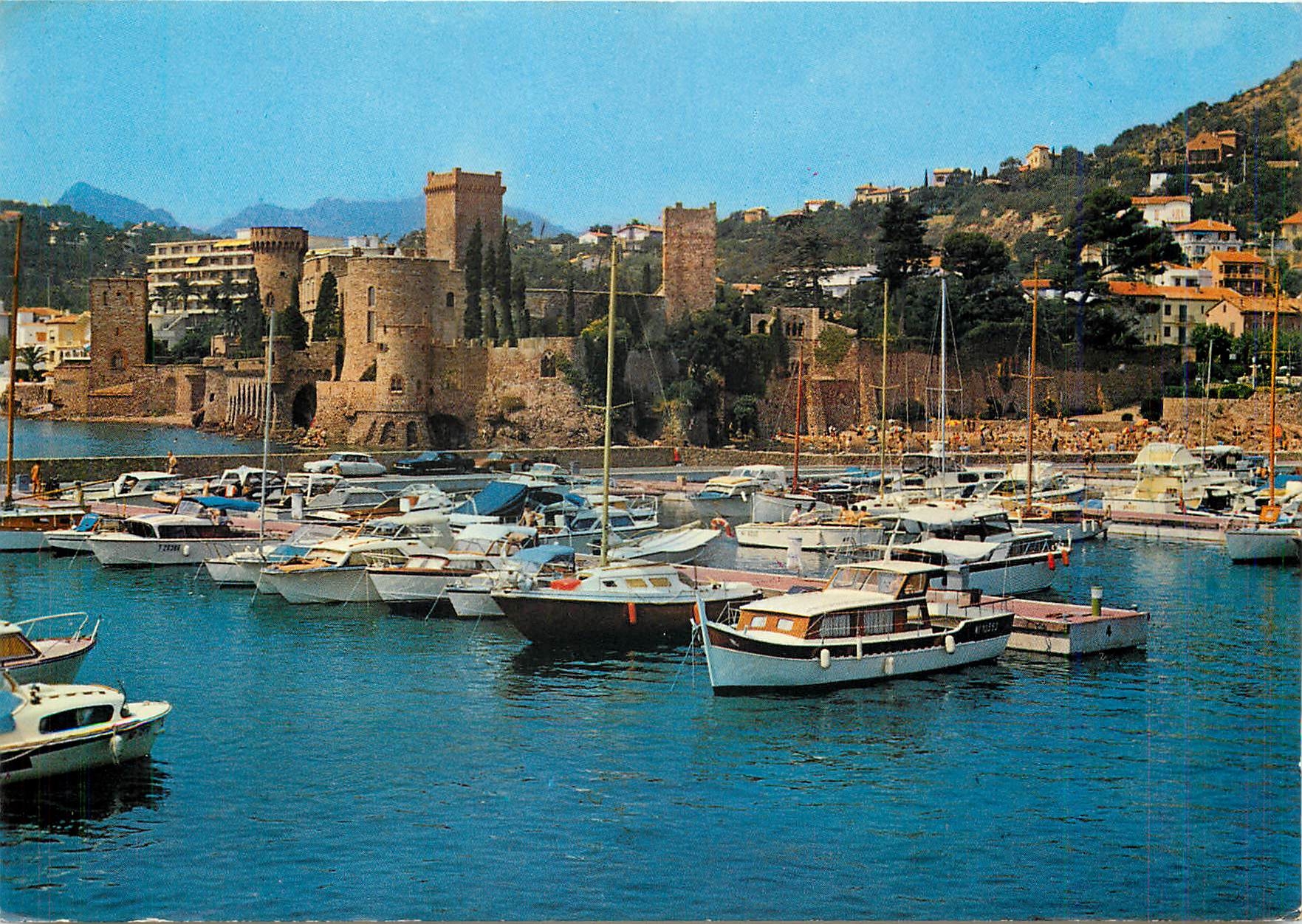 CPM Cote d'Azur La Napoule Vue sur le nouveau port Au fond le Chateau 
