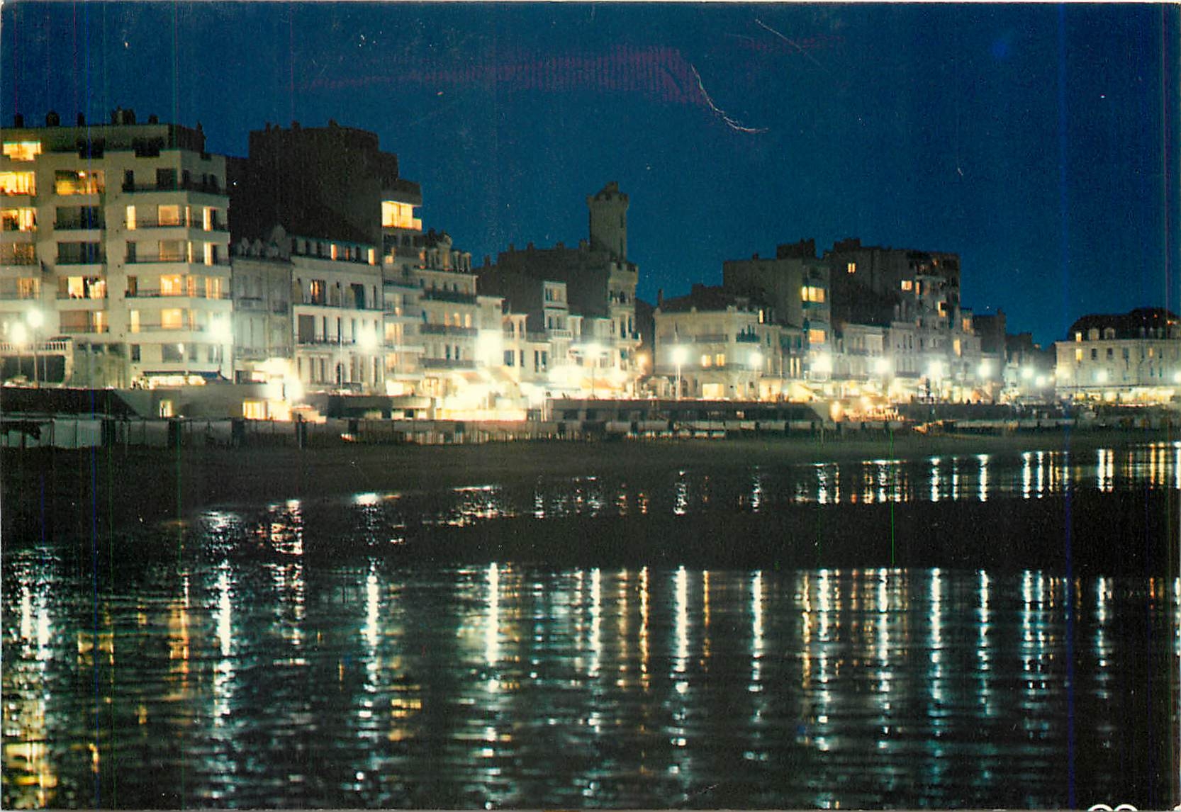 Les Sables d'Olonne (Vendée) — Le Remblai la nuit, vu de la Plage — Couleurs Naturelles HN 103