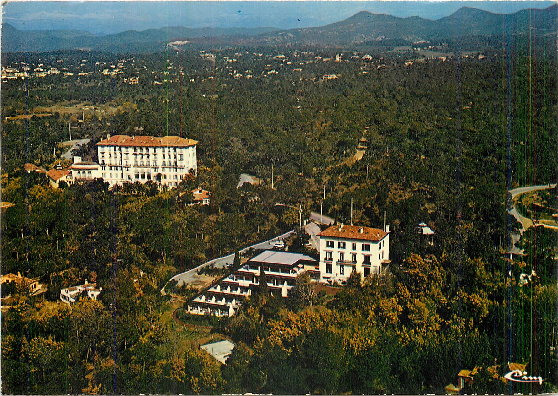 Vue aérienne du centre de vacances de l'Union Mutualiste de Meurthe-et-Moselle — Villa Clythia — Frejus