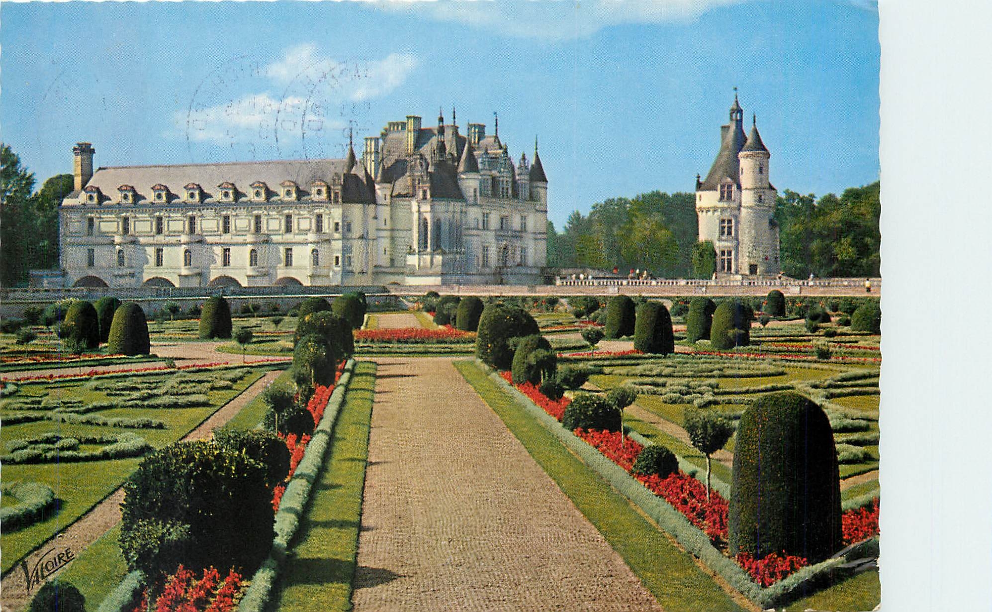 CPM Chenonceaux Indre et Loire et a droite la Tour des Marques 