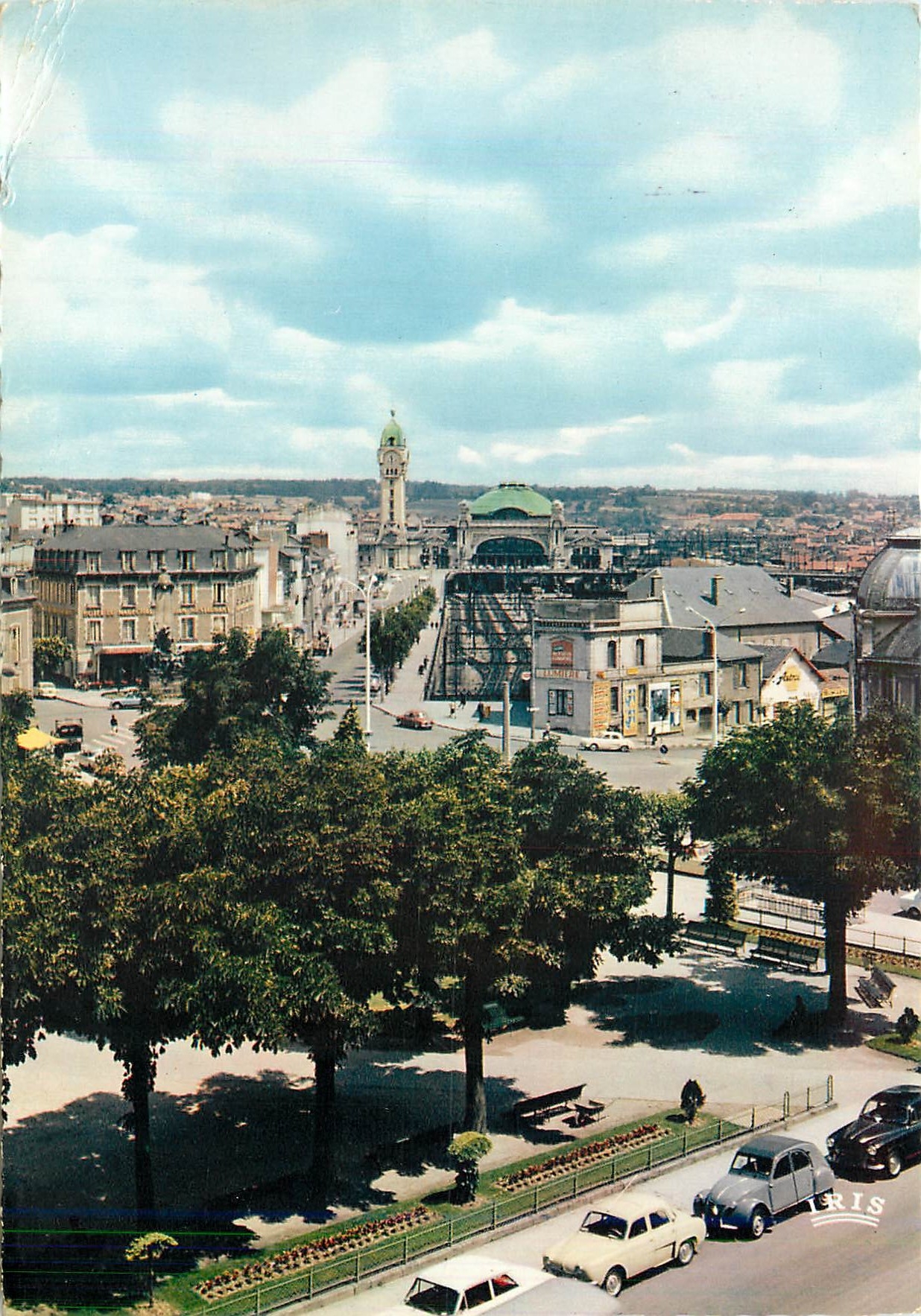 CPM Limoges Haute Vienne L'Avenue de la Gare et la Gare de Limoges Benedictins 