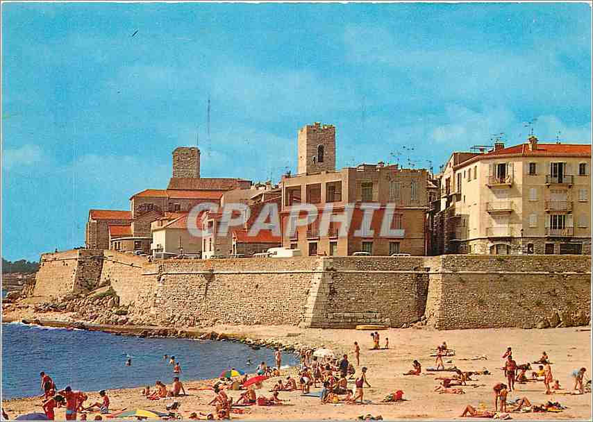 CPM Antibes La Plage de la Gravette et les Remparts 