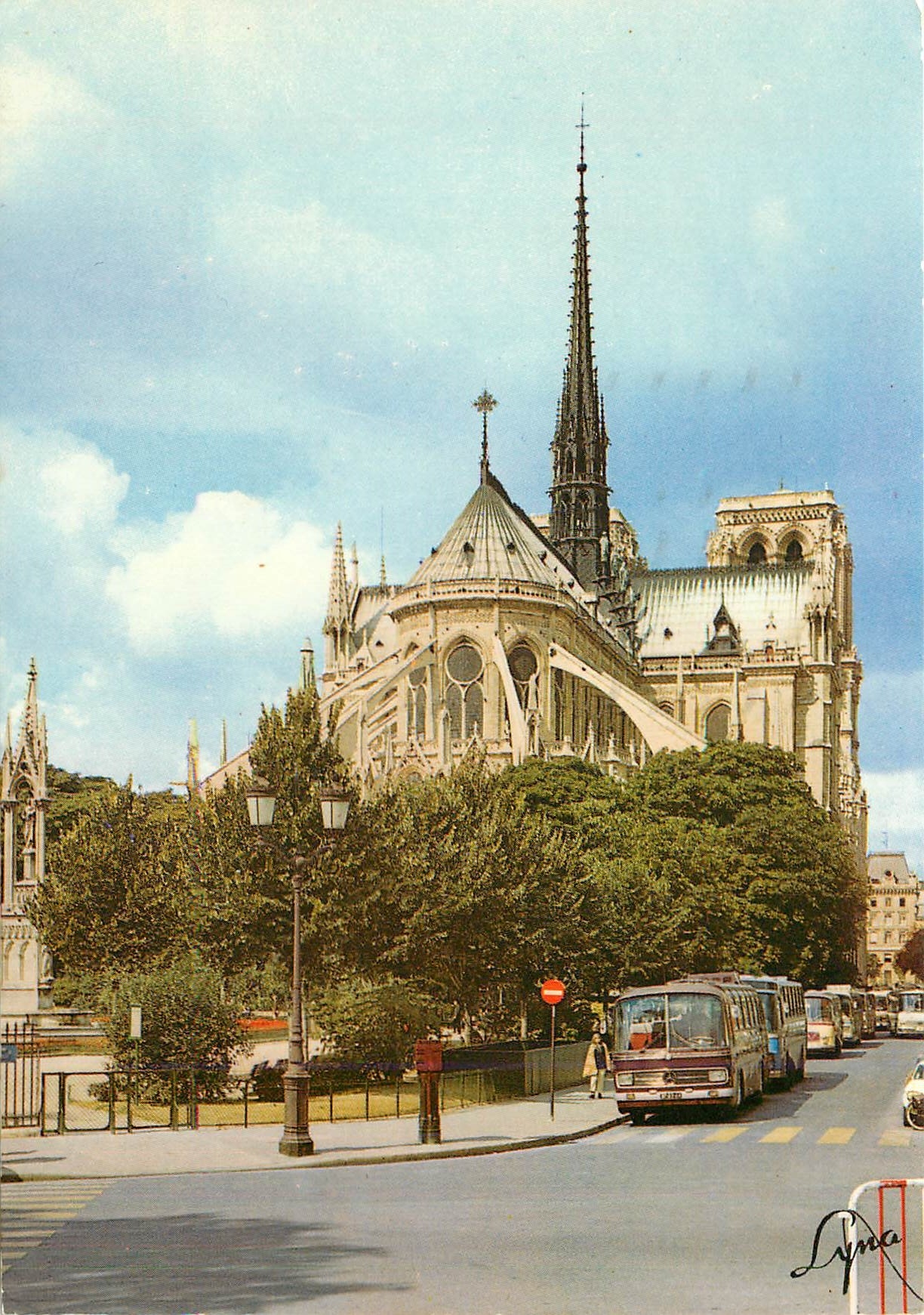 CPM Paris Le Chevet de Notre Dame Square de l'Archeveche 
