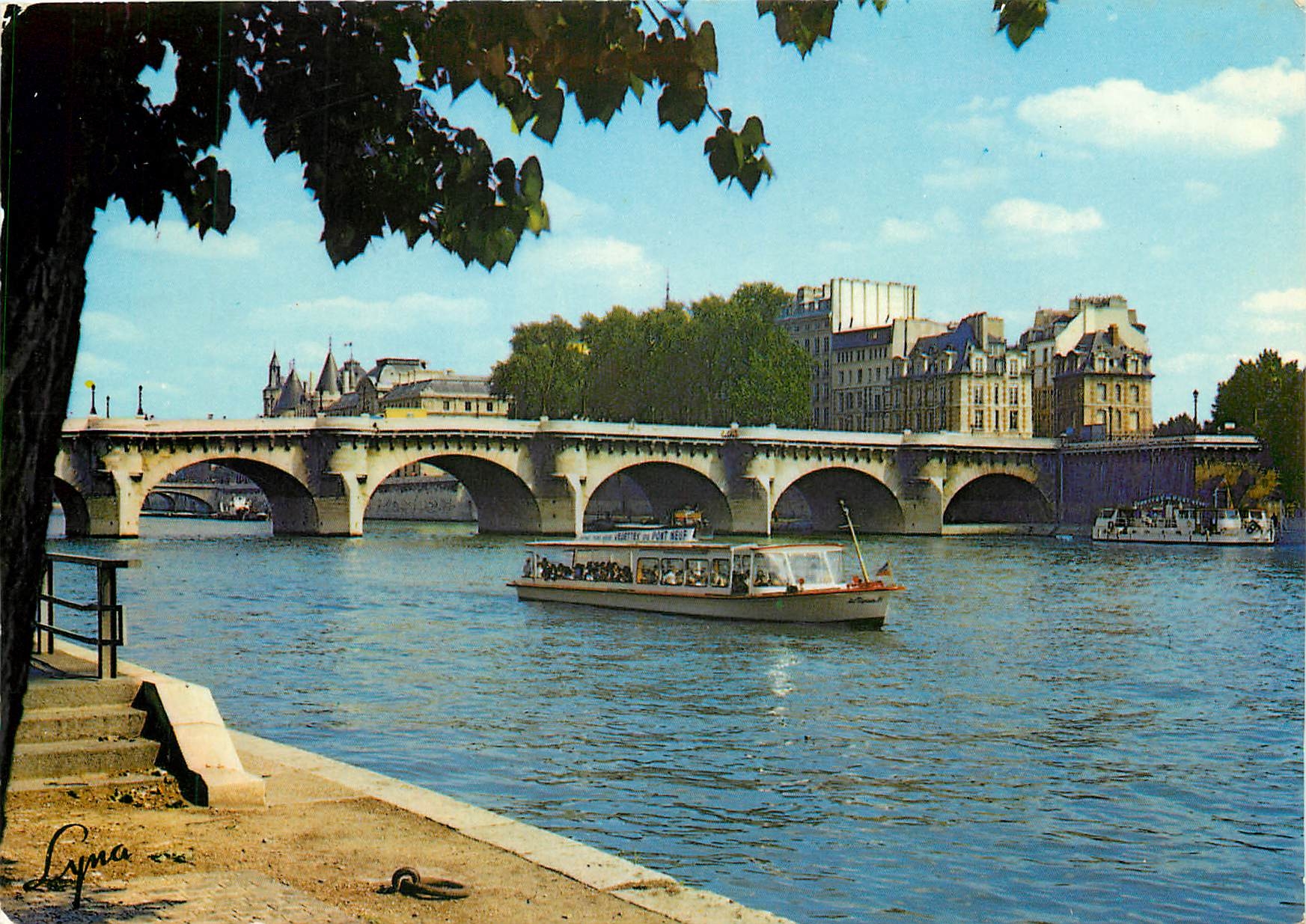 CPM Paris Le Pont et la Seine 