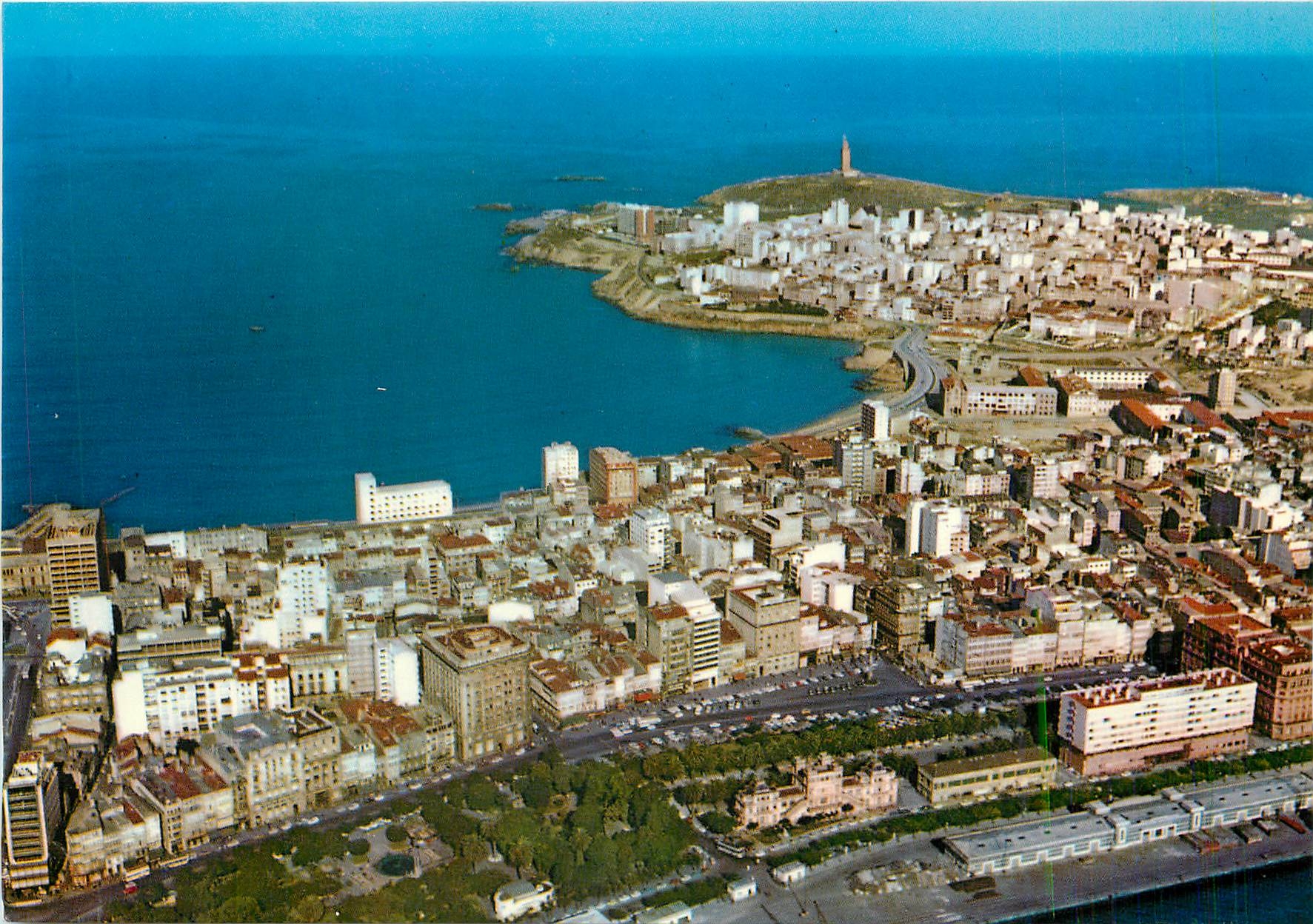 CPM La Coruna Les Jardins Mendez Nunez Vue aerienne 
