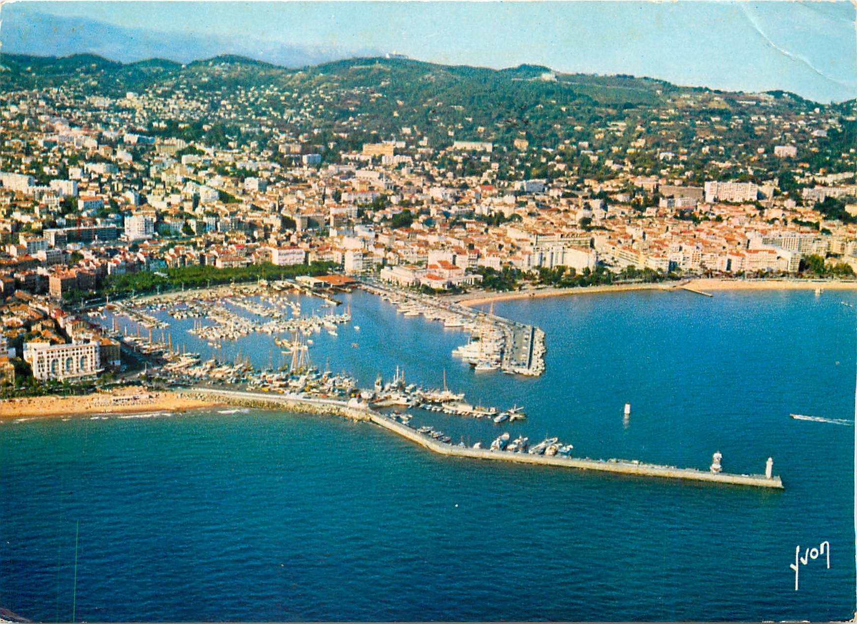 CPM Cannes Alpes Maritimes Le Port et les Jardins du Casino 