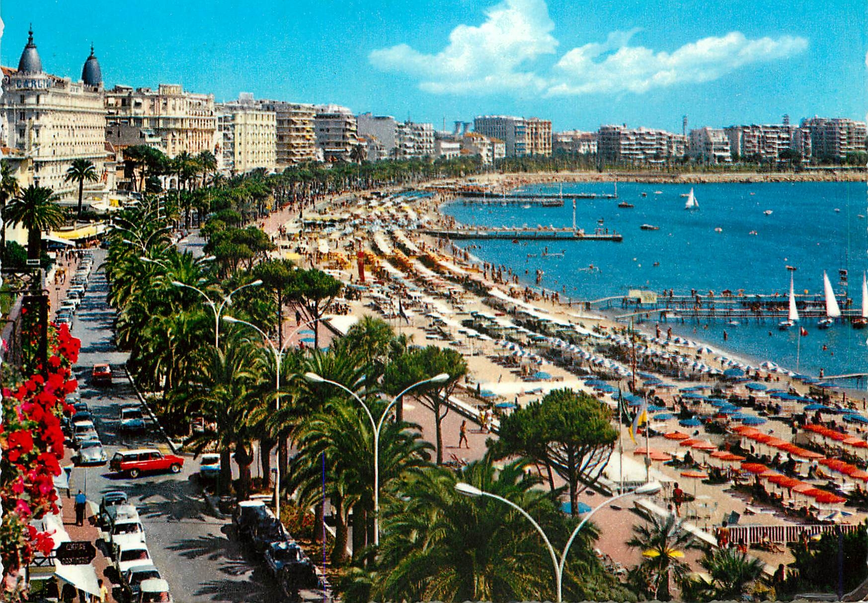 CPM Cannes AM Le Carlton le Miramar le Martinez La Croisette et ses plages 
